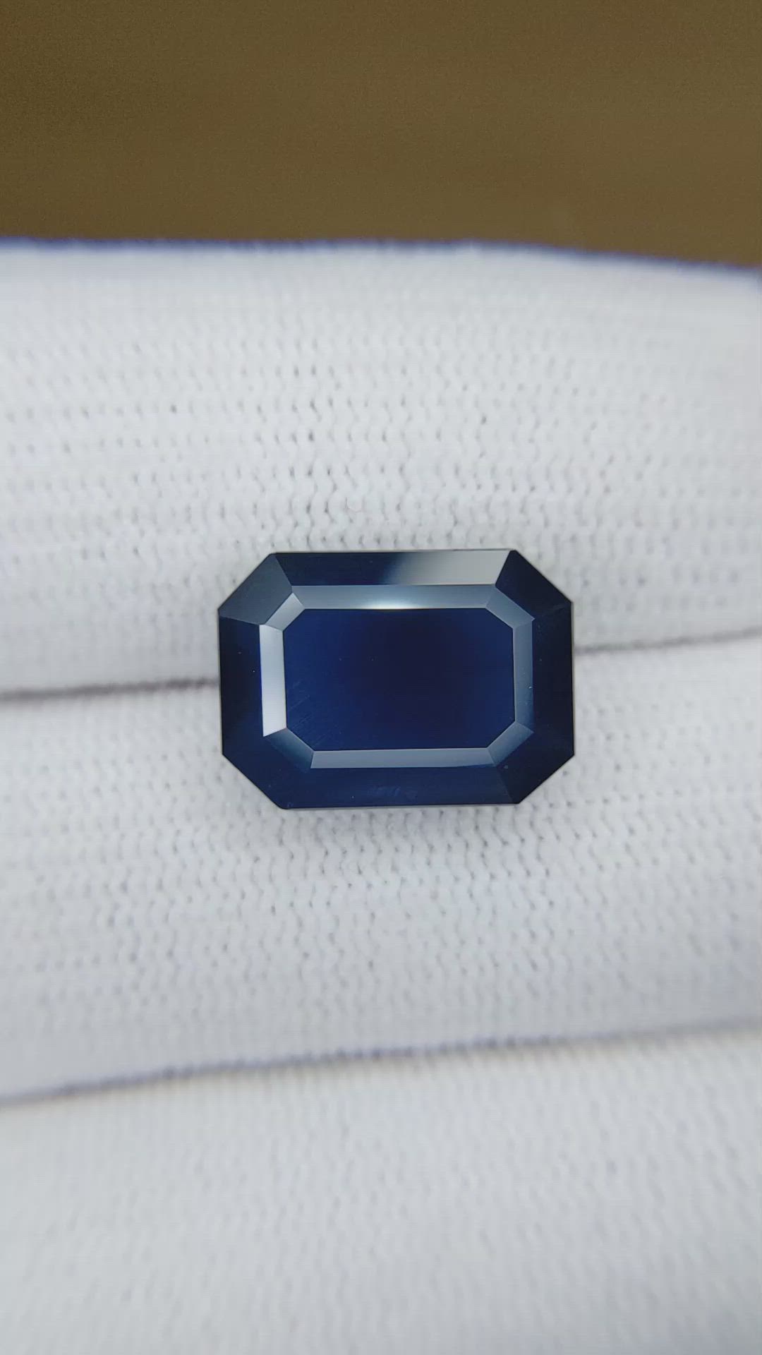 8.06 Ct. Blue Sapphire from Ceylon (Sri Lanka) Size Video