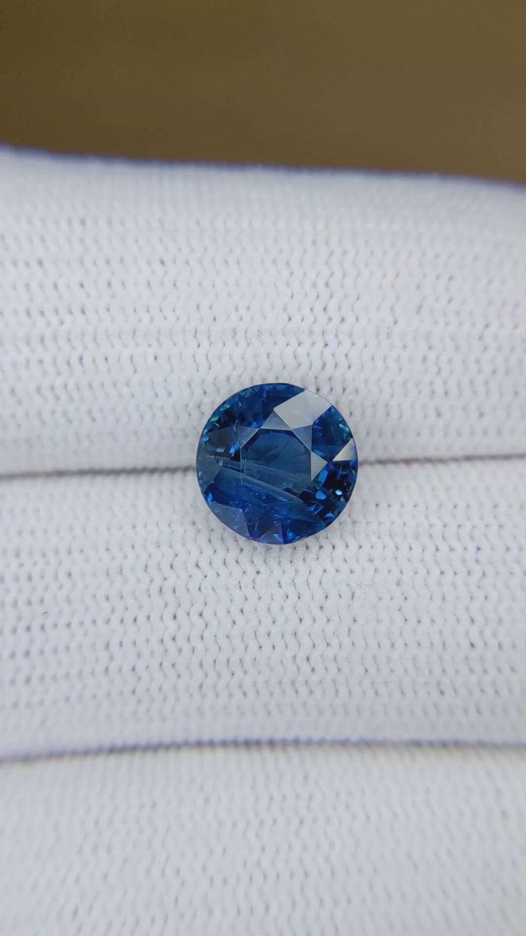 3.84 Ct. Blue Sapphire from Ceylon (Sri Lanka) Size Video