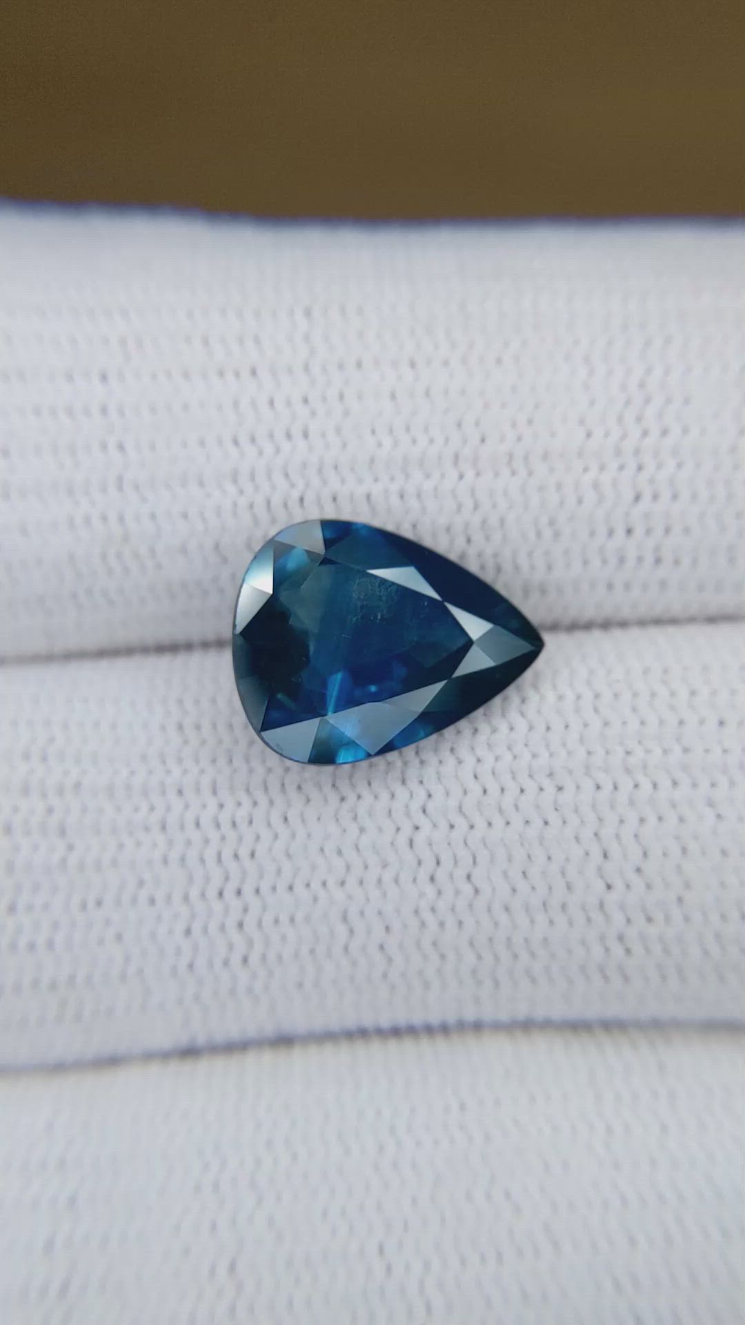 5.22 Ct. Blue Sapphire from Ceylon (Sri Lanka) Size Video