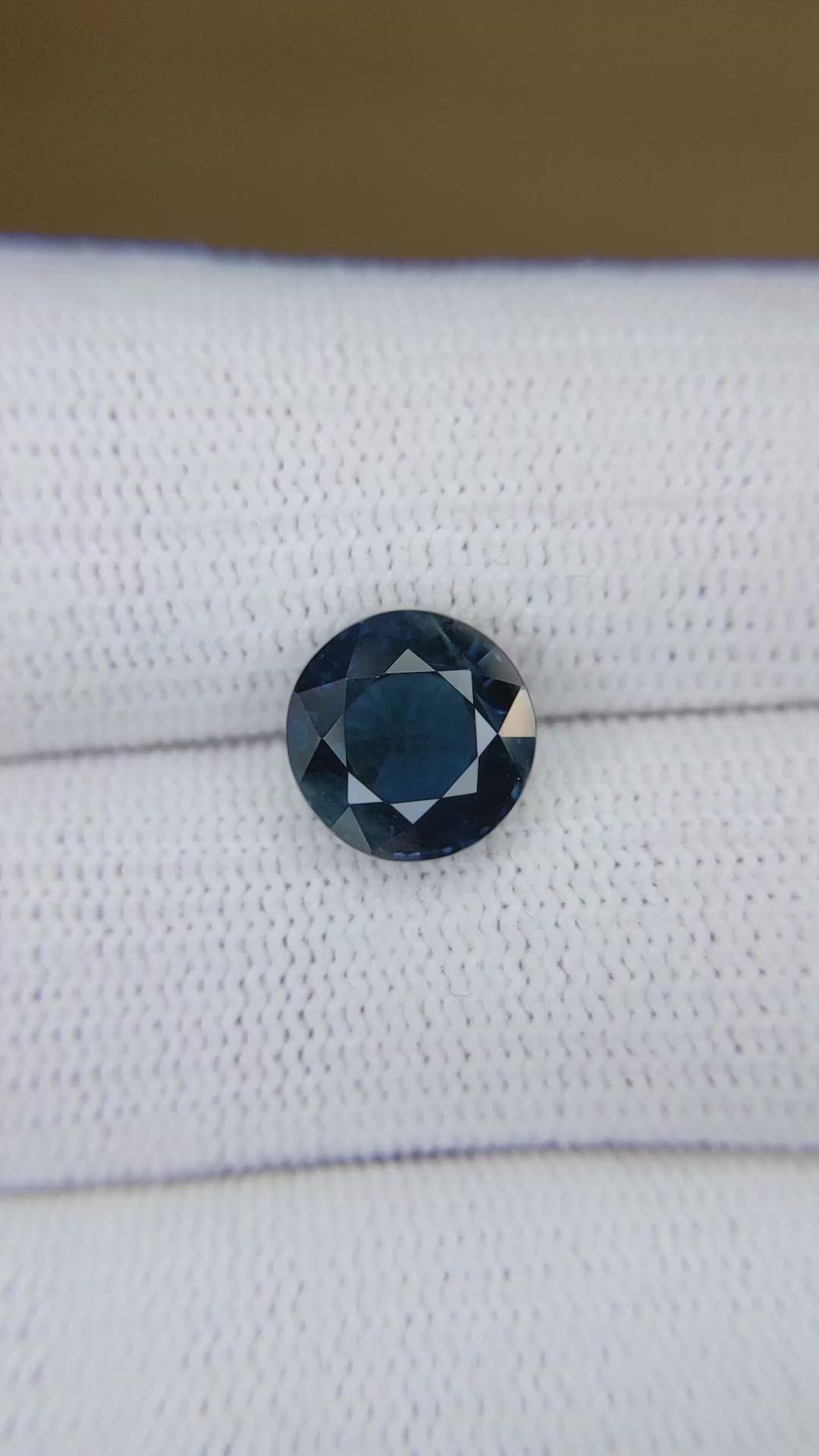 4.17 Ct. Blue Sapphire from Ceylon (Sri Lanka) Size Video