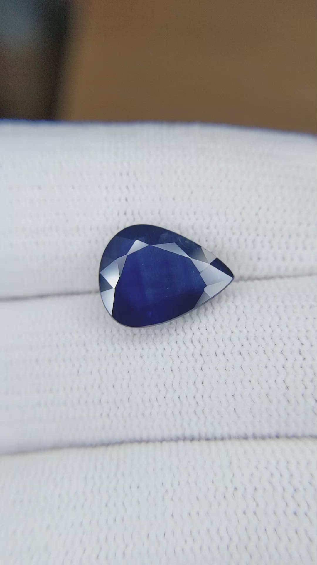 4.70 Ct. Blue Sapphire from Ceylon (Sri Lanka) Size Video