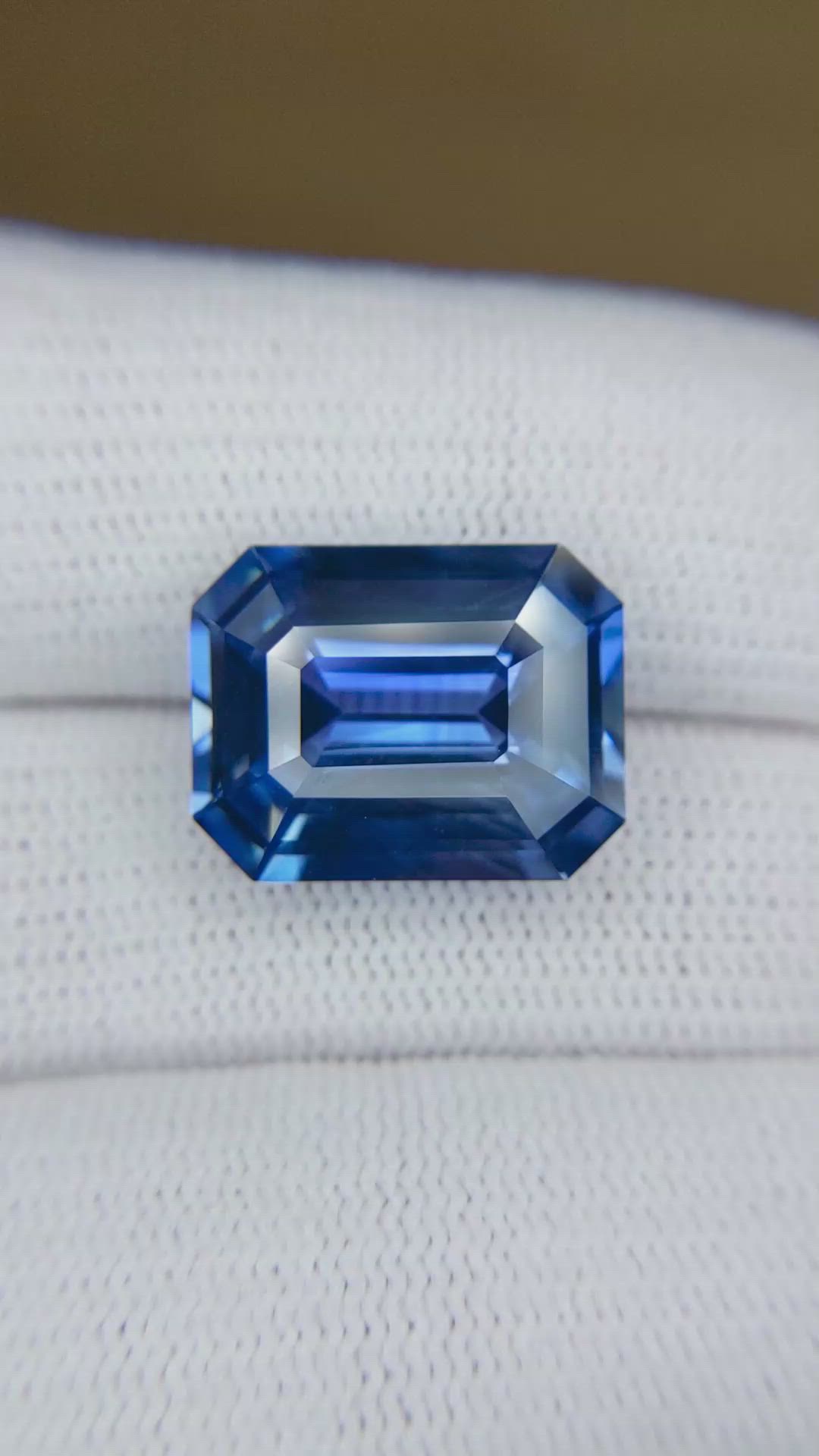 13.99 Ct. Blue Sapphire from Ceylon (Sri Lanka) Size Video