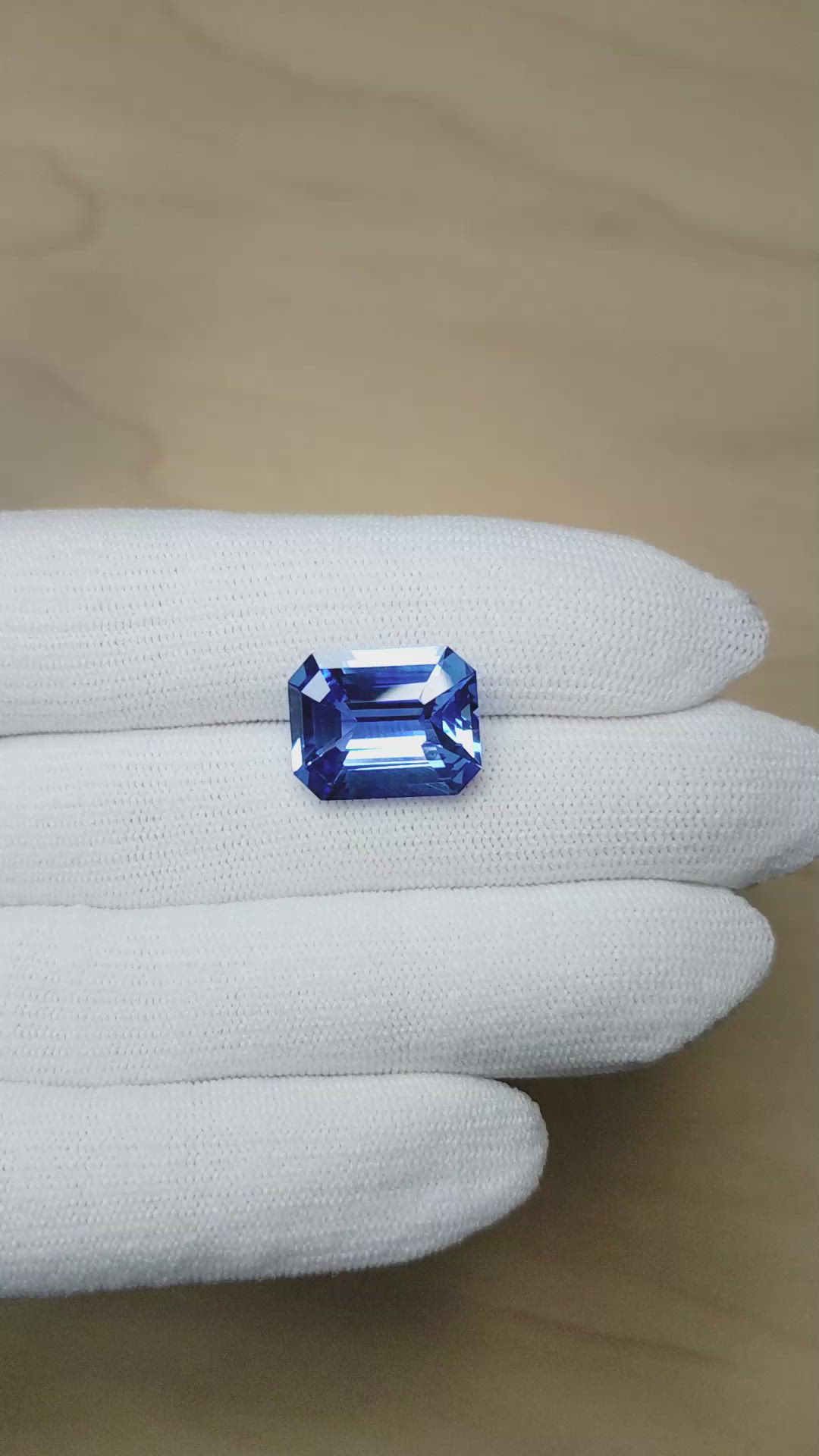 13.99 Ct. Blue Sapphire from Ceylon (Sri Lanka) Size Video