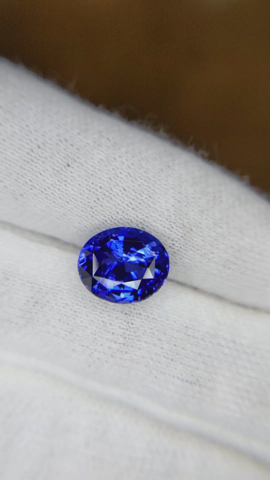 4.12 Ct. Blue Sapphire from Ceylon (Sri Lanka) Size Video