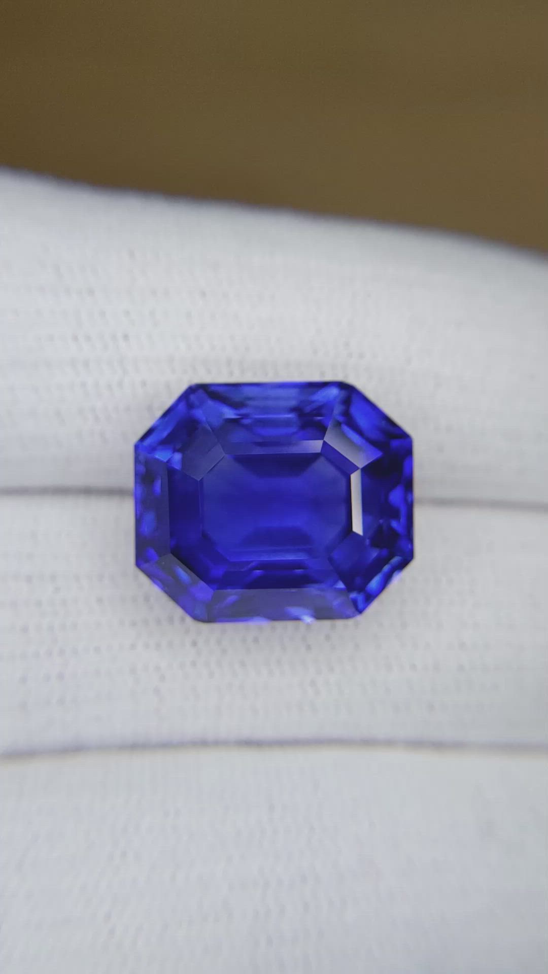 21.68 Ct. Blue Sapphire from Ceylon (Sri Lanka) Size Video