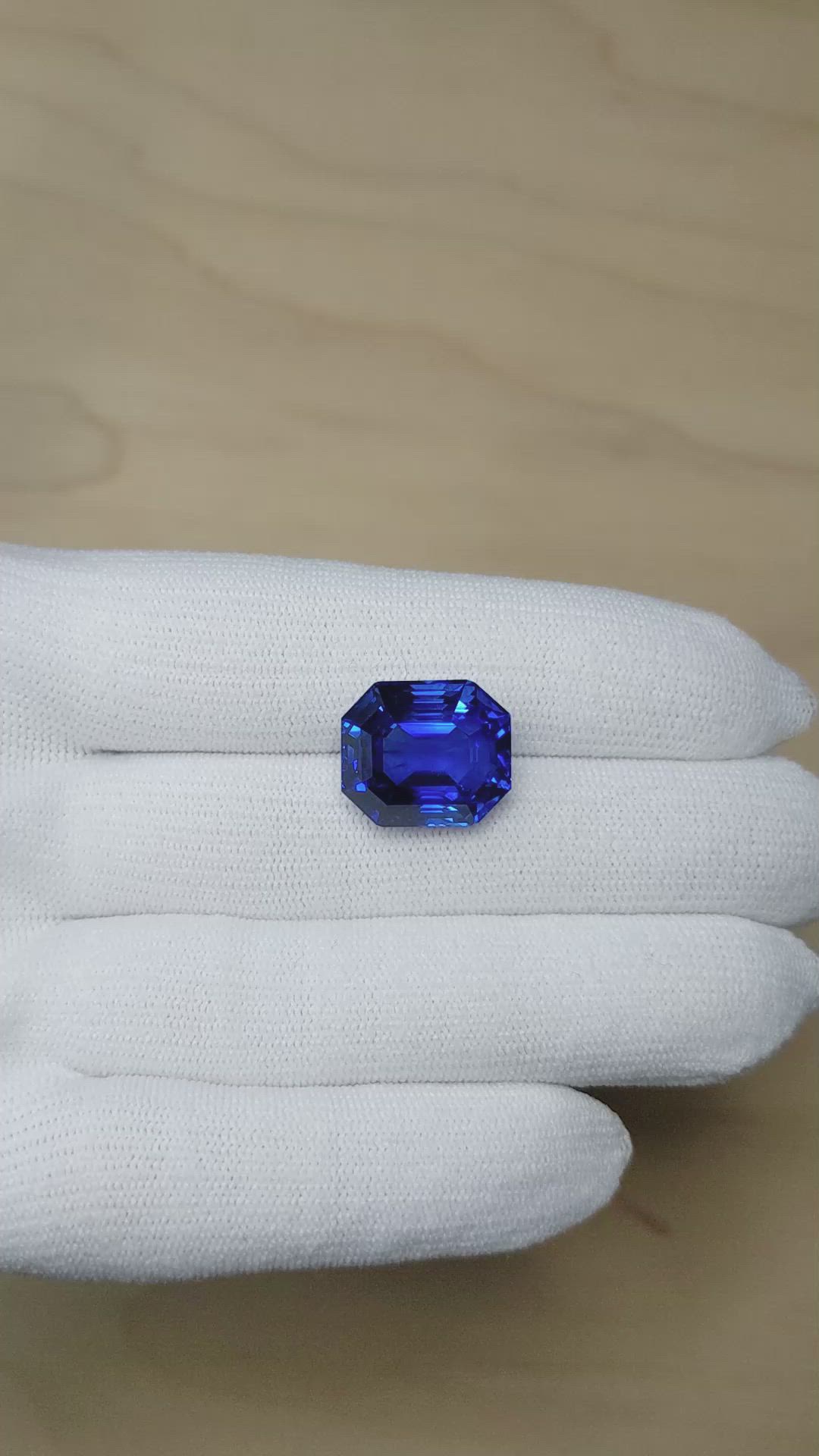 21.68 Ct. Blue Sapphire from Ceylon (Sri Lanka) Size Video