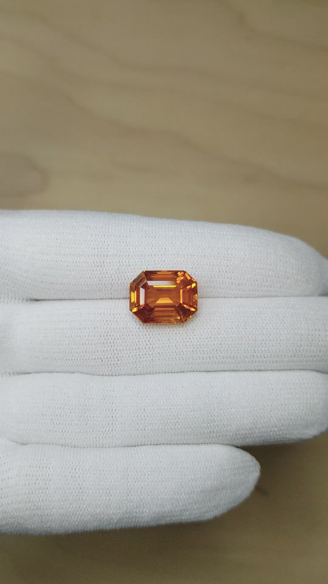 14.04 Ct. Orange Sapphire from Ceylon (Sri Lanka) Size Video