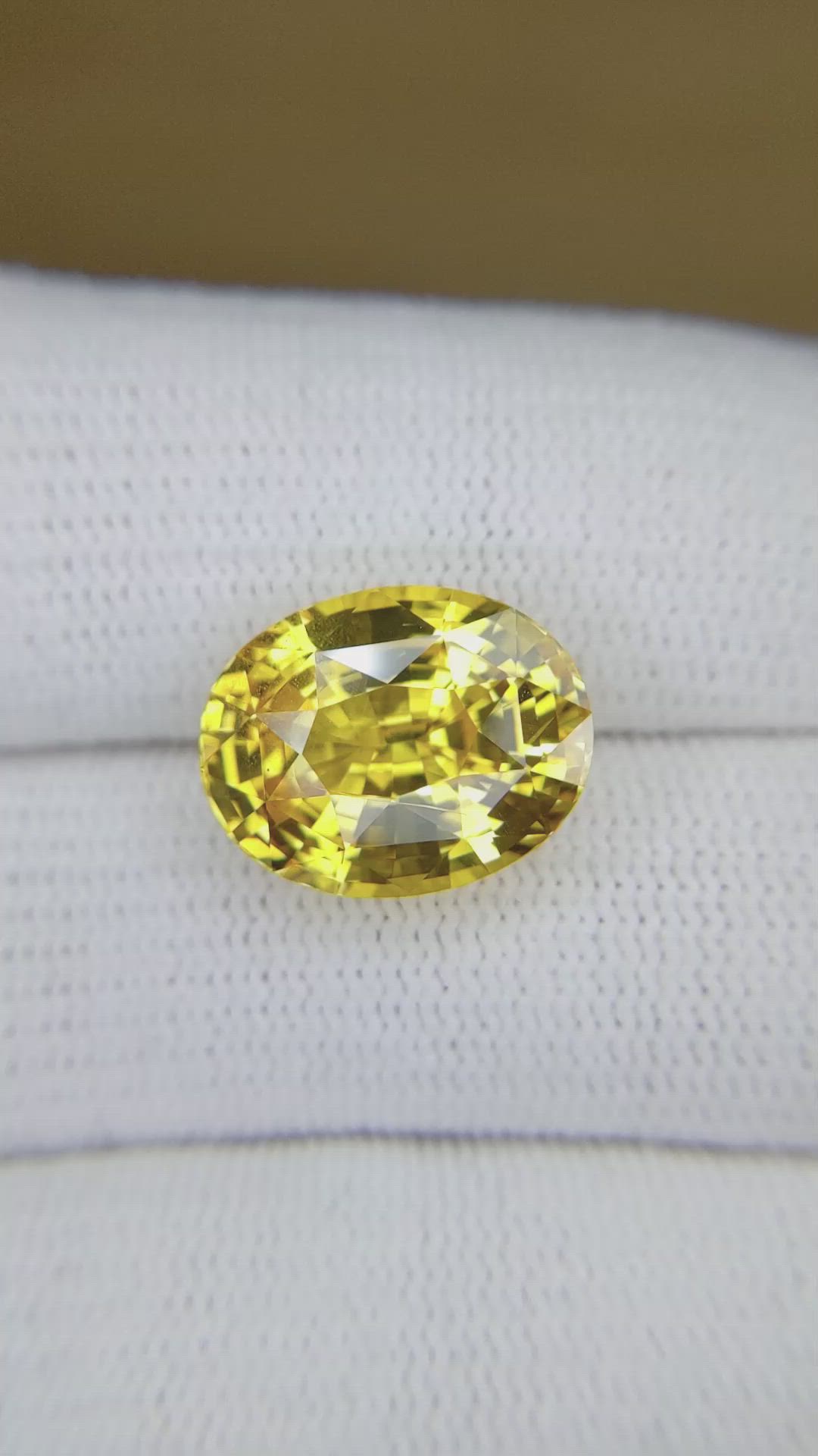 11.31 Ct. Yellow Sapphire from Ceylon (Sri Lanka) Size Video