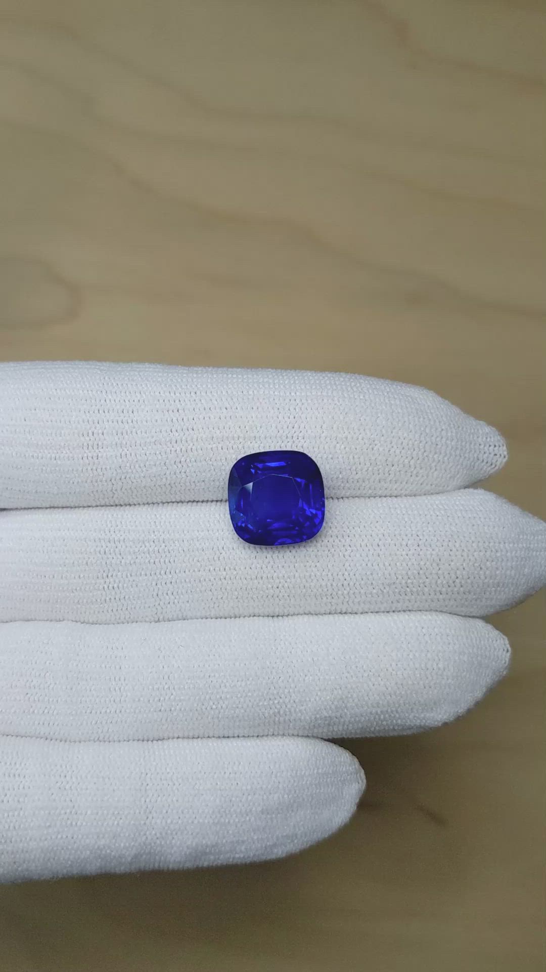 11.45 Ct. Blue Sapphire from Ceylon (Sri Lanka) Size Video