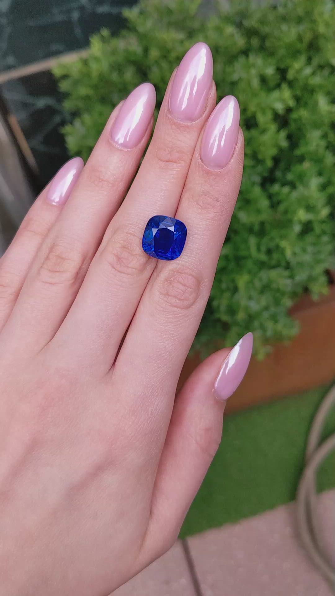11.45 Ct. Blue Sapphire from Ceylon (Sri Lanka) Size Video