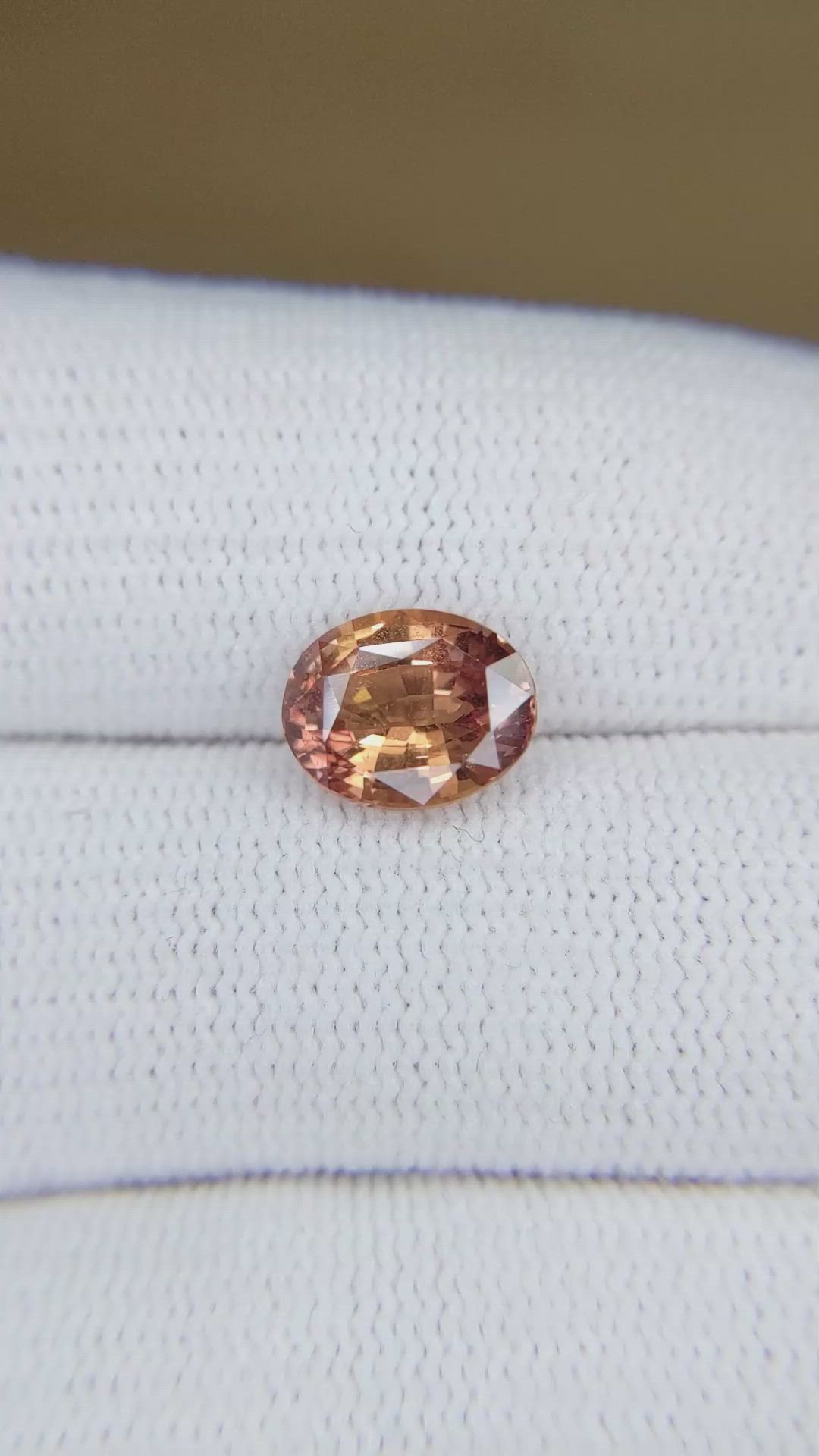 2.60 Ct. Padparadscha Sapphire from Ceylon (Sri Lanka) Size Video
