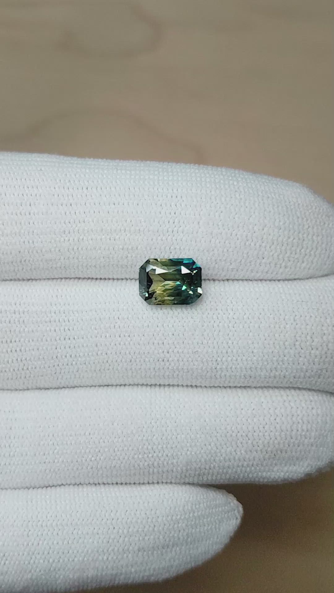 3.55 Ct. Bi Color Sapphire from Ceylon (Sri Lanka) Size Video