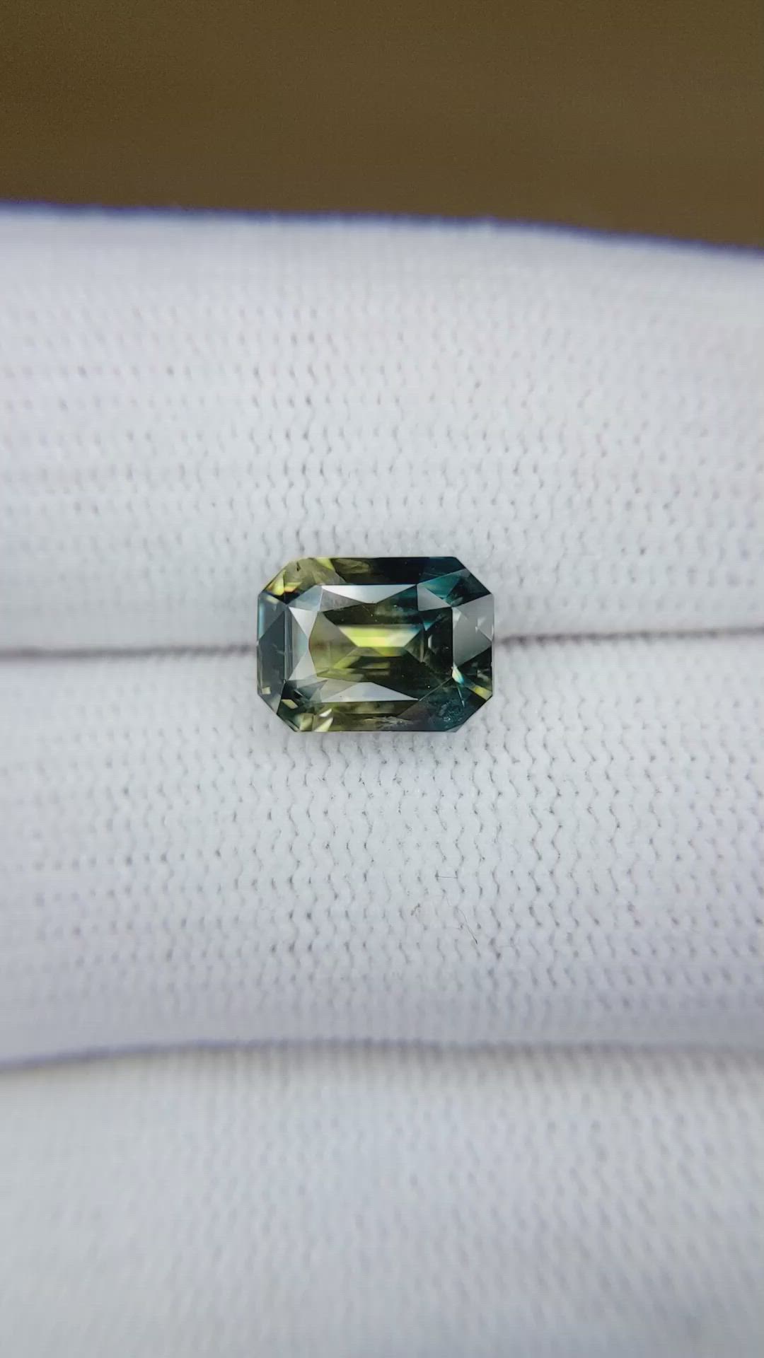 3.55 Ct. Bi Color Sapphire from Ceylon (Sri Lanka) Size Video