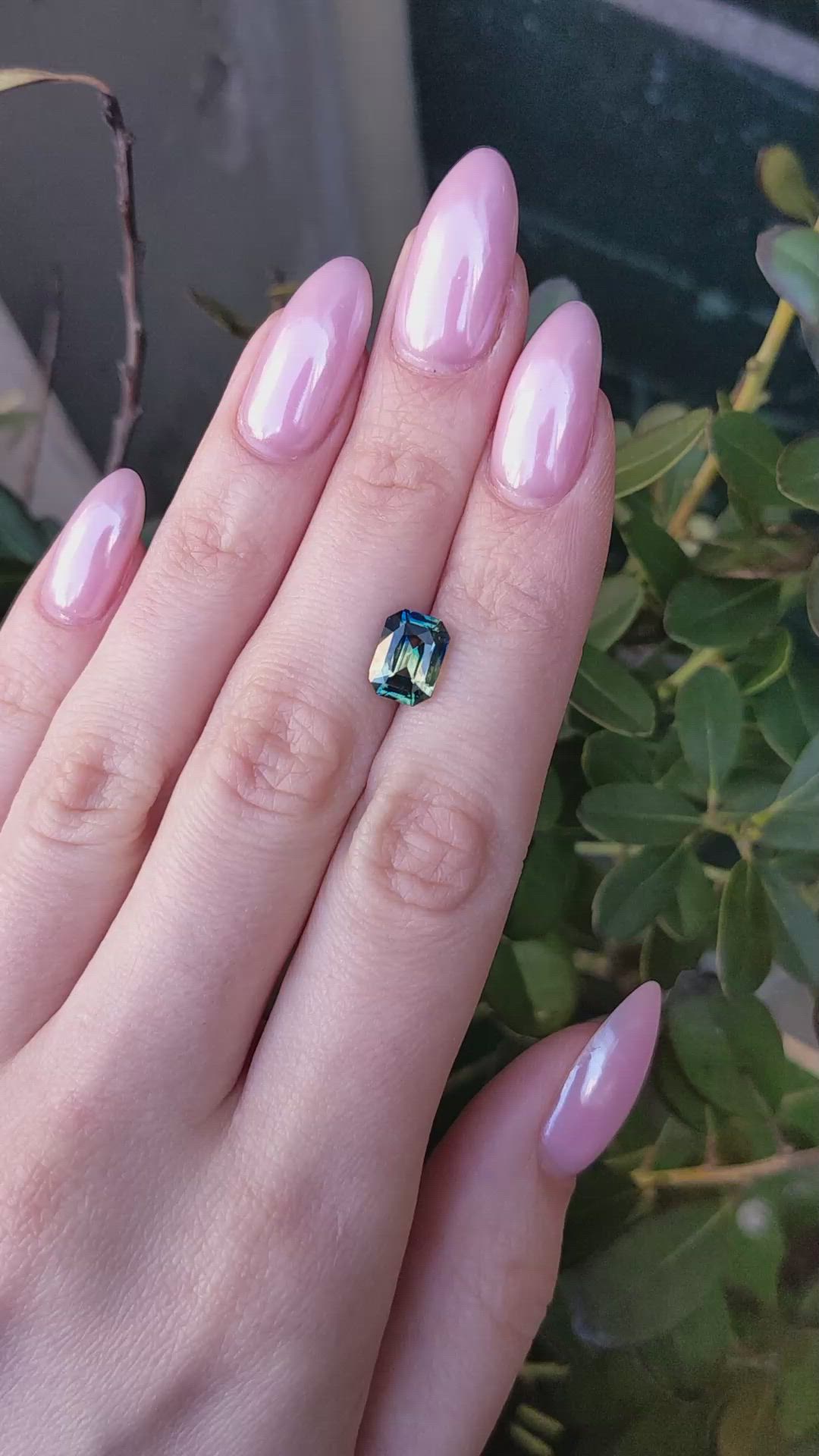 3.55 Ct. Bi Color Sapphire from Ceylon (Sri Lanka) Size Video