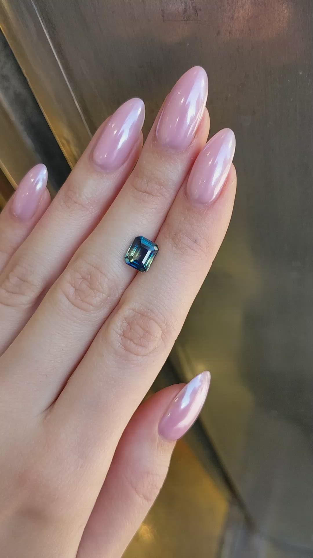 3.08 Ct. Bi Color Sapphire from Ceylon (Sri Lanka) Size Video