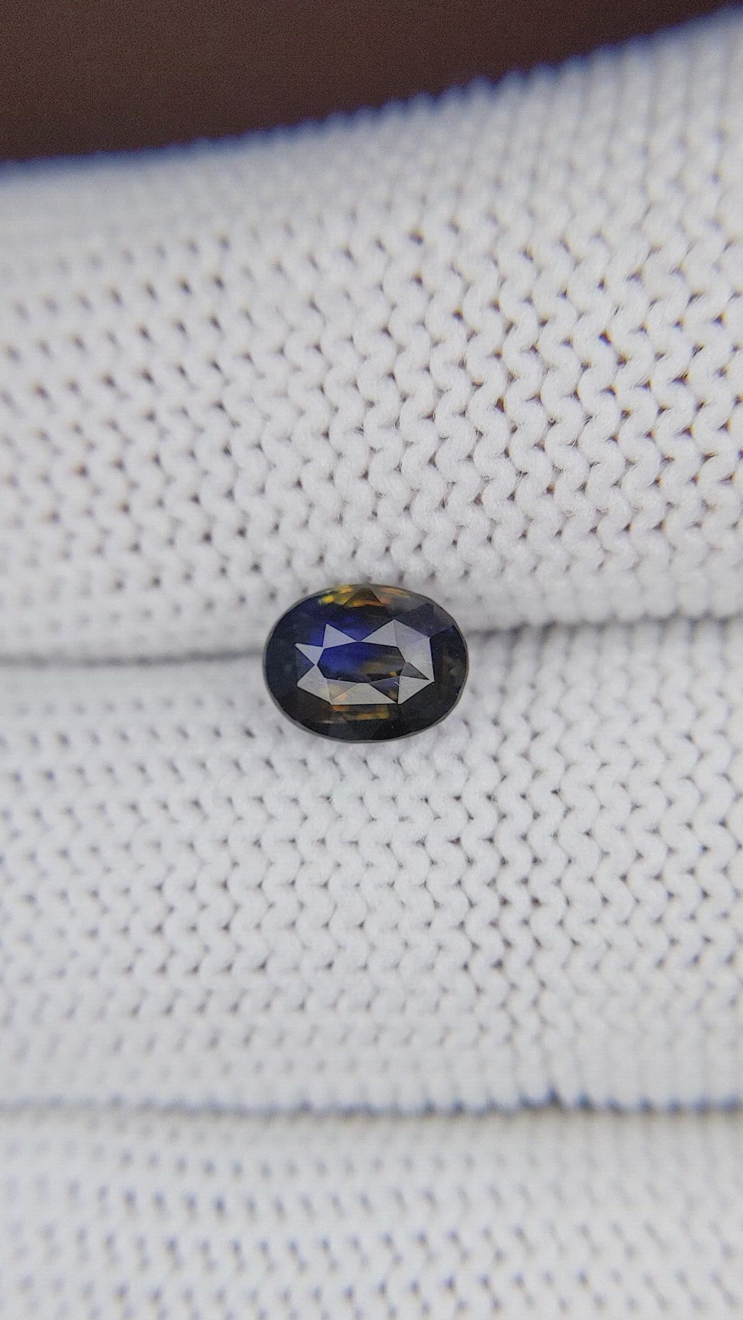 1.32 Ct. Bi Color / Parti Sapphire from Ceylon (Sri Lanka) Size Video