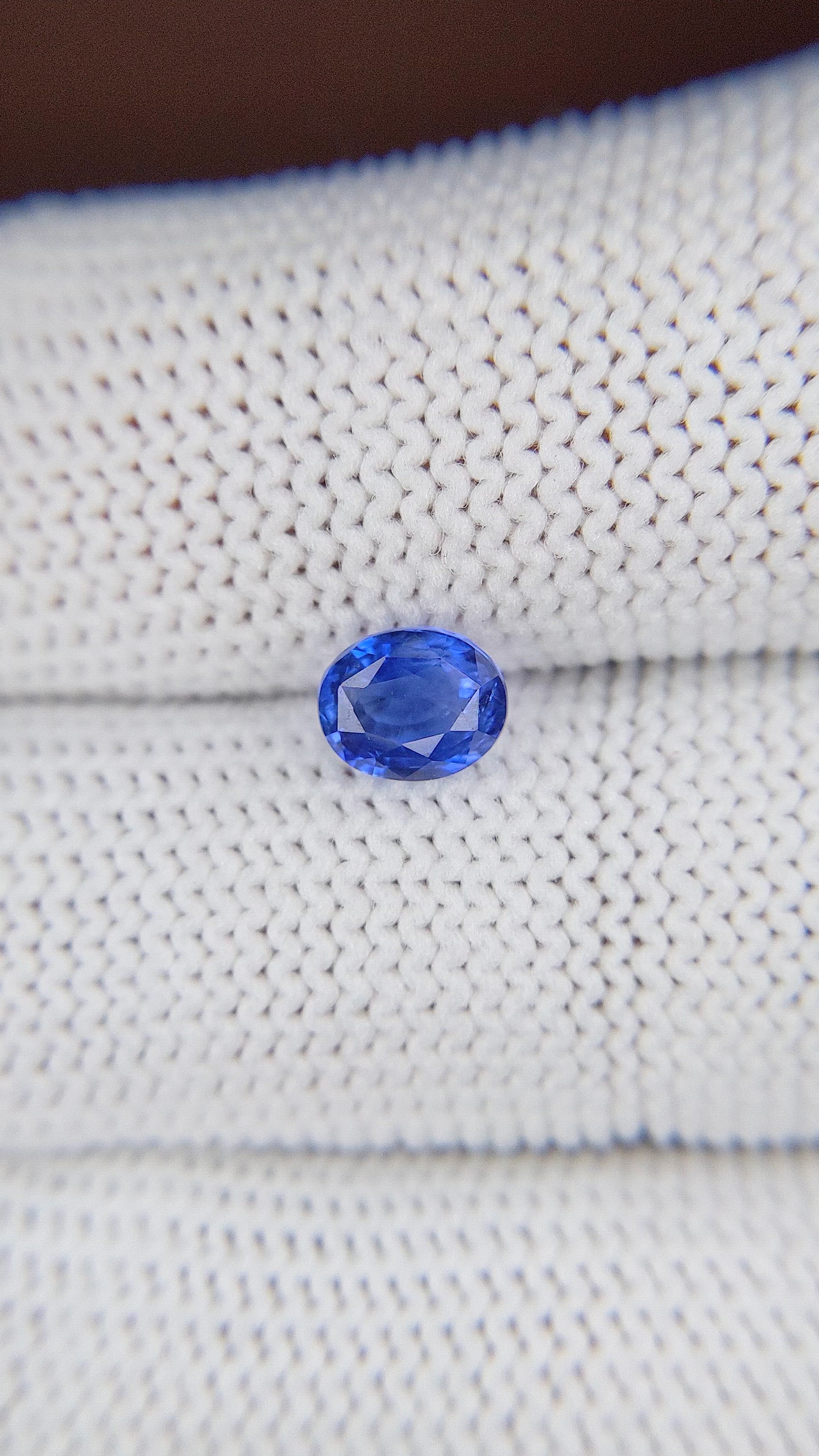 1.23 Ct. Blue Sapphire from Ceylon (Sri Lanka) Size Video