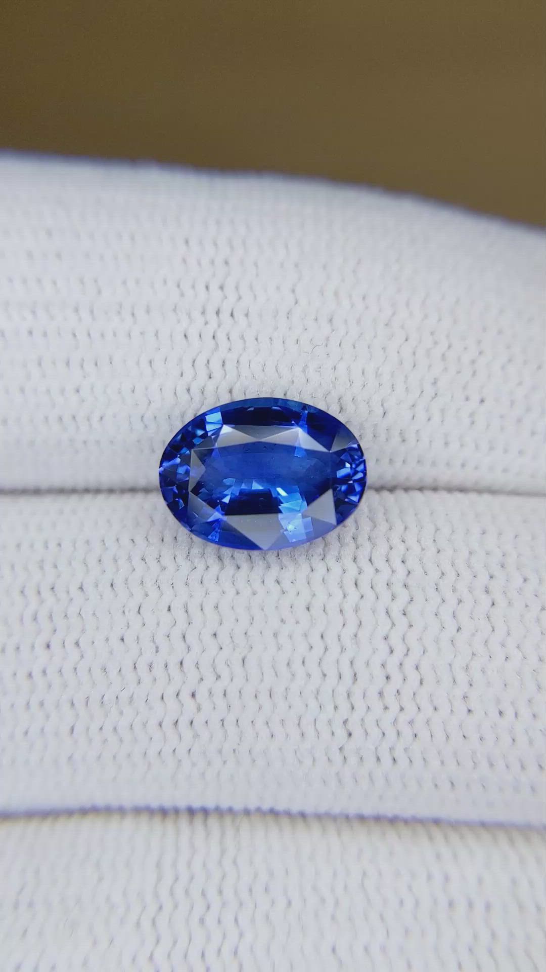 3.16 Ct. Blue Sapphire from Ceylon (Sri Lanka) Size Video