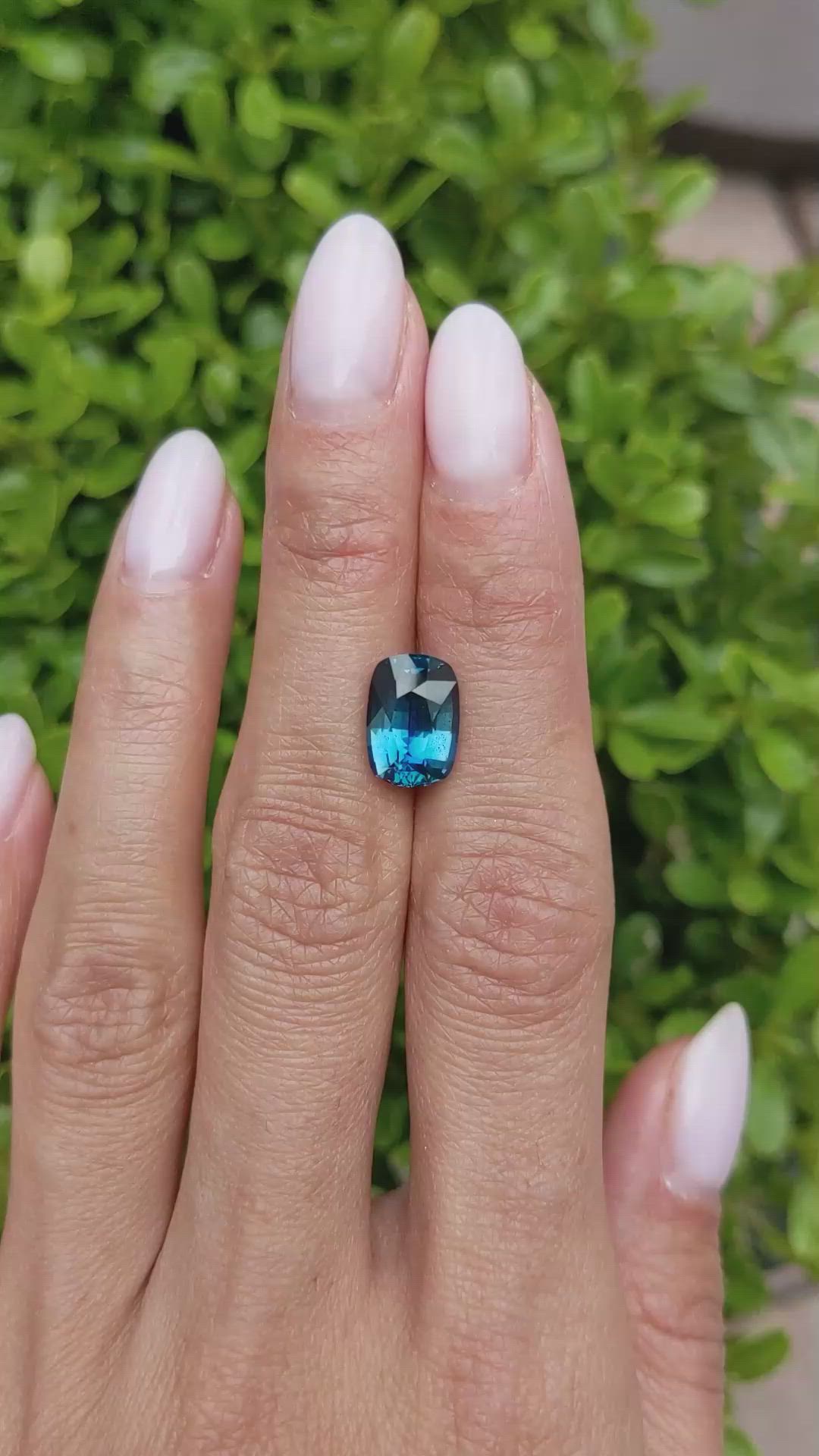 4.20 Ct. Blue Sapphire from Ceylon (Sri Lanka) Size Video