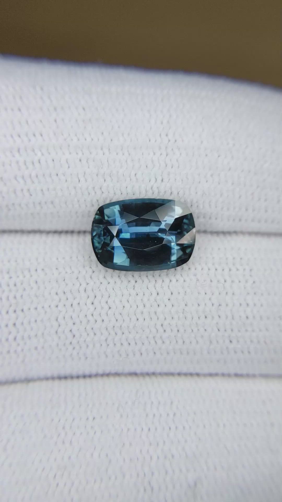 4.20 Ct. Blue Sapphire from Ceylon (Sri Lanka) Size Video