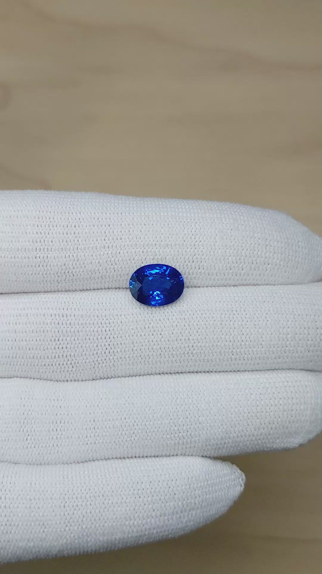 4.00 Ct. Blue Sapphire from Ceylon (Sri Lanka) Size Video