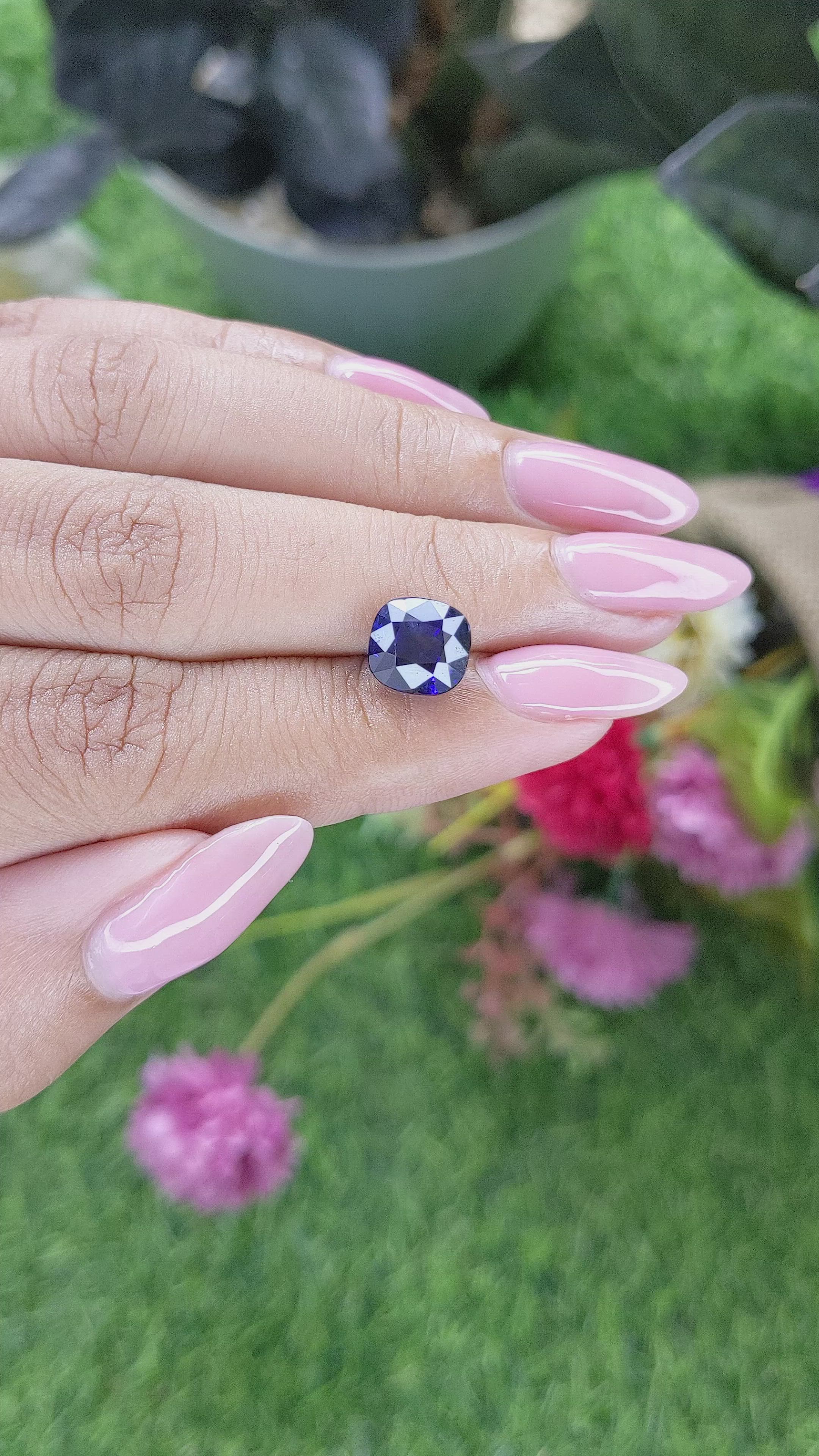 4.03 Ct. Blue Sapphire from Ceylon (Sri Lanka) Size Video