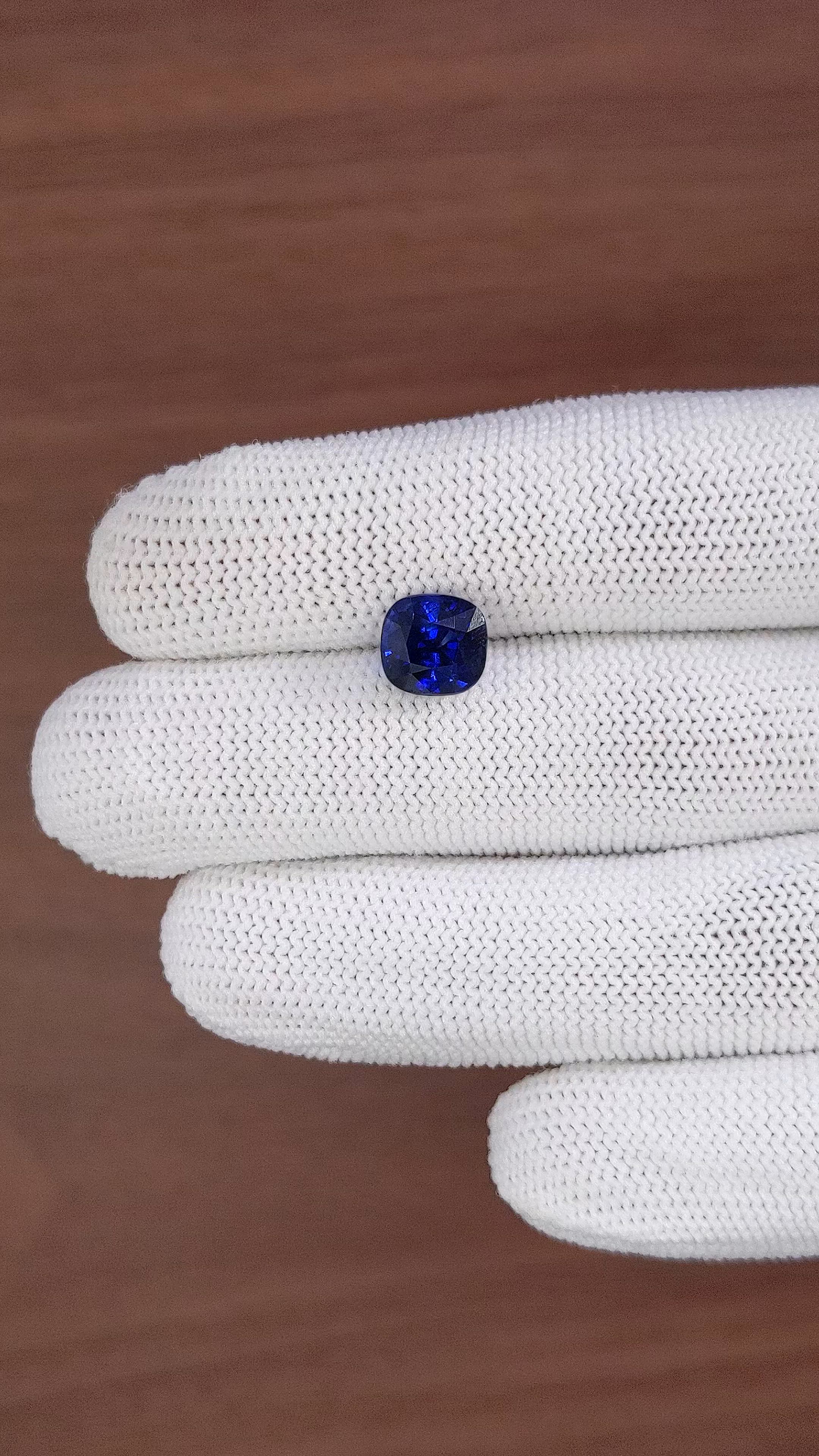 4.03 Ct. Blue Sapphire from Ceylon (Sri Lanka) Size Video