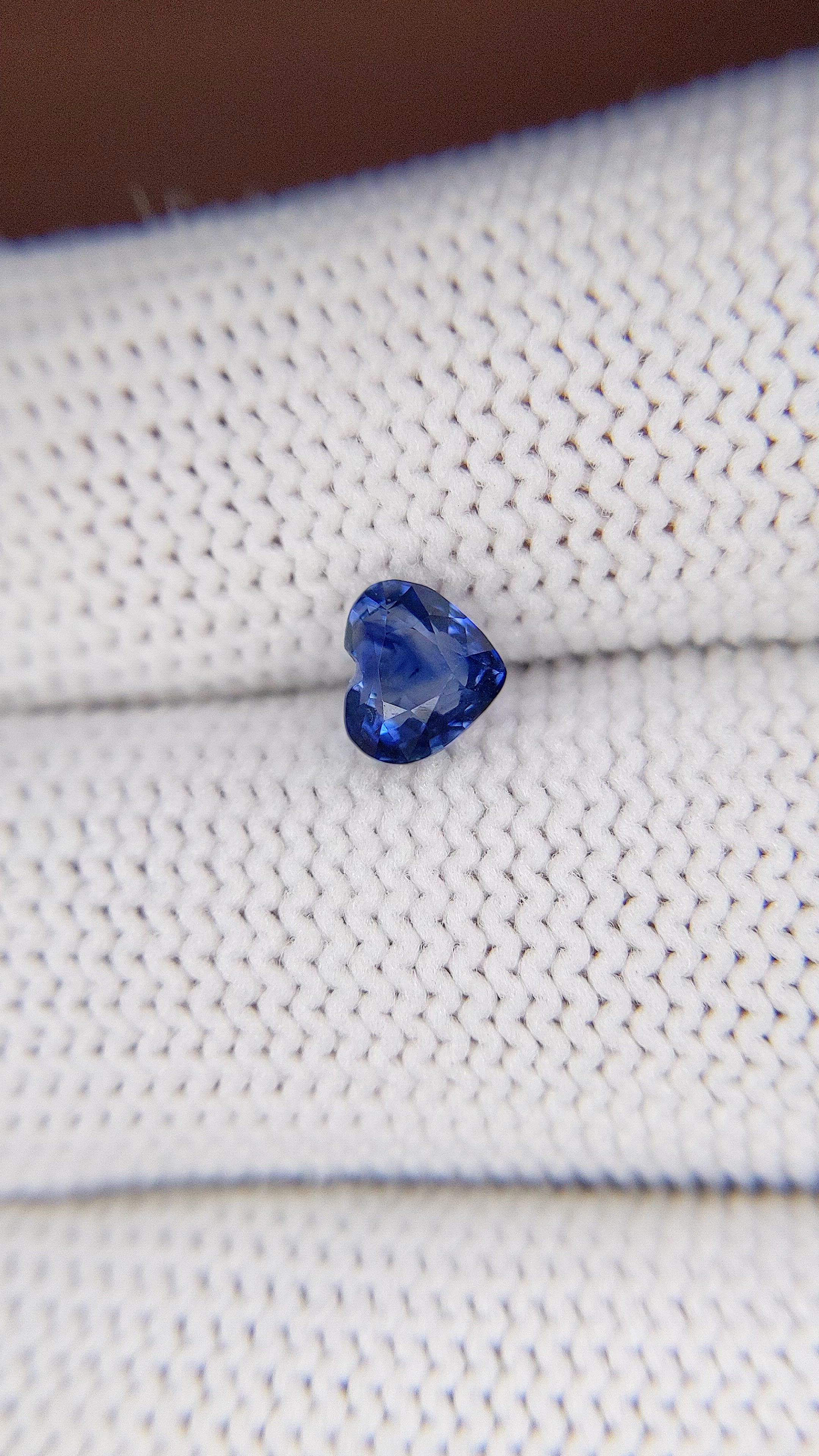 1.05 Ct. Blue Sapphire from Ceylon (Sri Lanka) Size Video