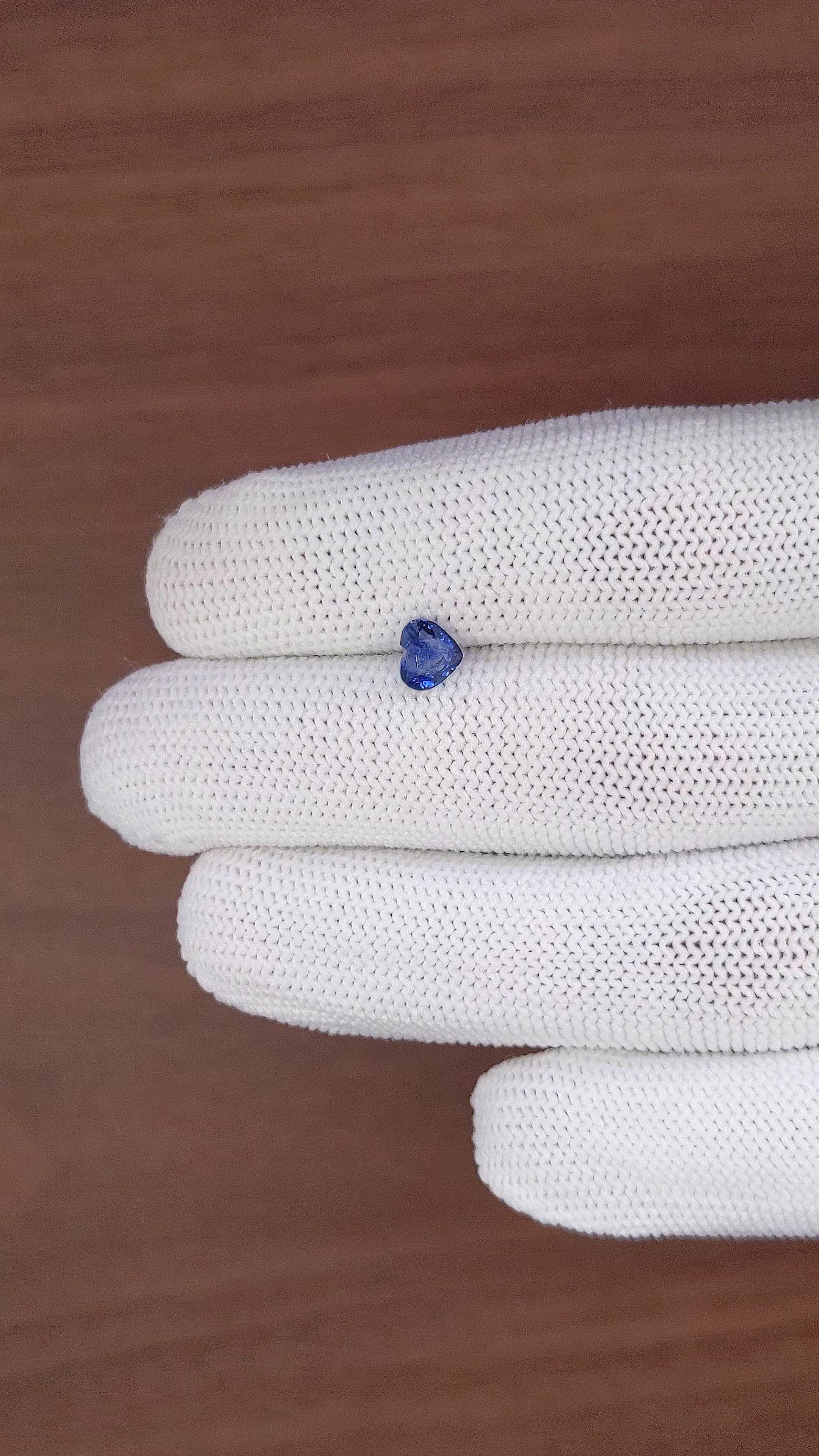 1.05 Ct. Blue Sapphire from Ceylon (Sri Lanka) Size Video