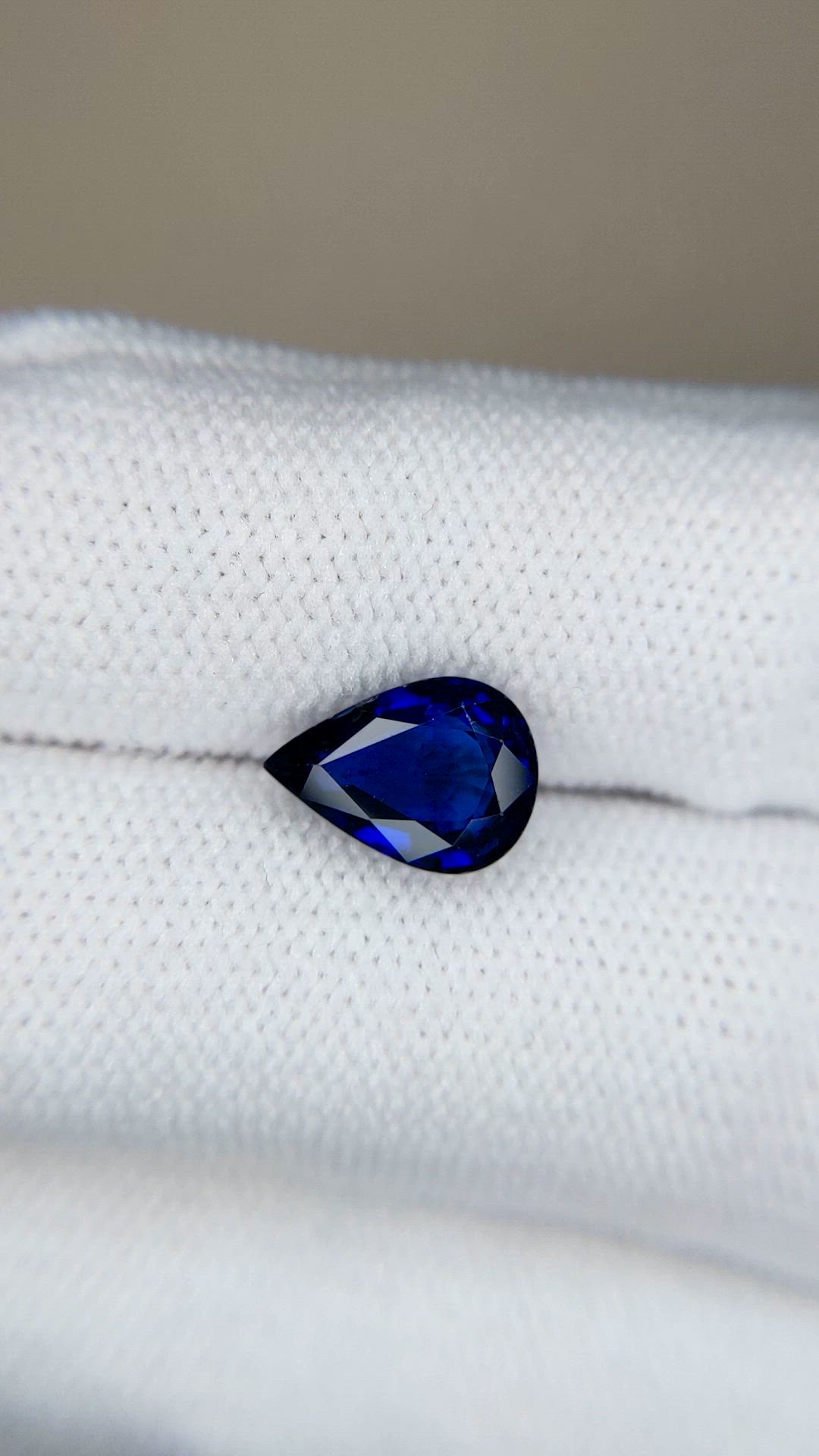 2.63 Ct. Blue Sapphire from Ceylon (Sri Lanka) Size Video
