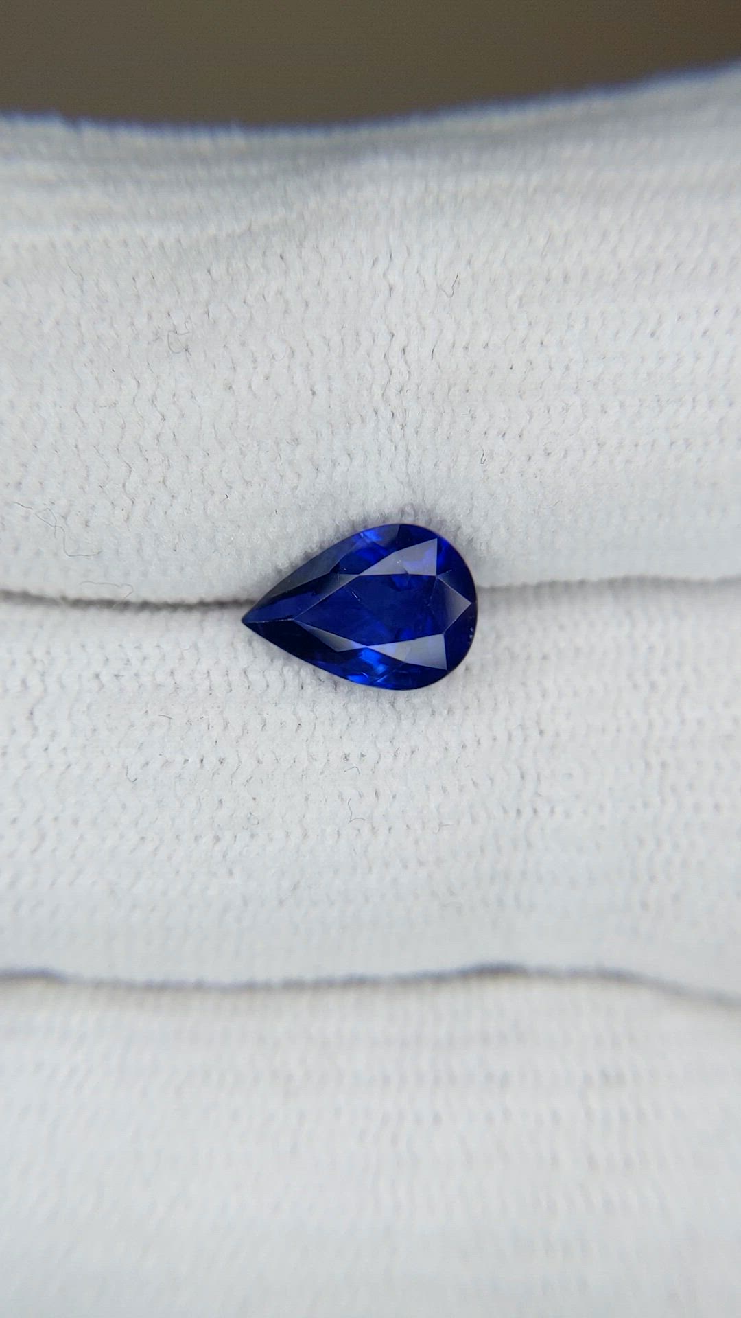 2.23 Ct. Blue Sapphire from Ceylon (Sri Lanka) Size Video