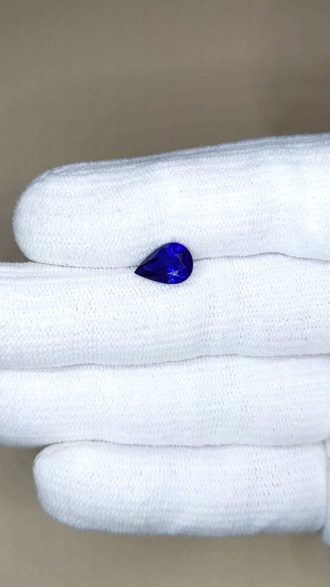2.23 Ct. Blue Sapphire from Ceylon (Sri Lanka) Size Video