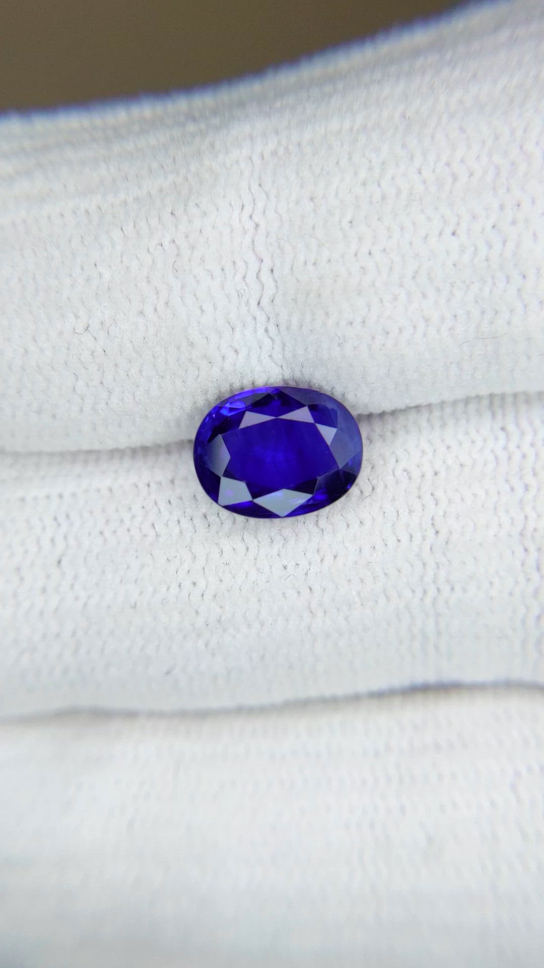 2.21 Ct. Blue Sapphire from Ceylon (Sri Lanka) Size Video