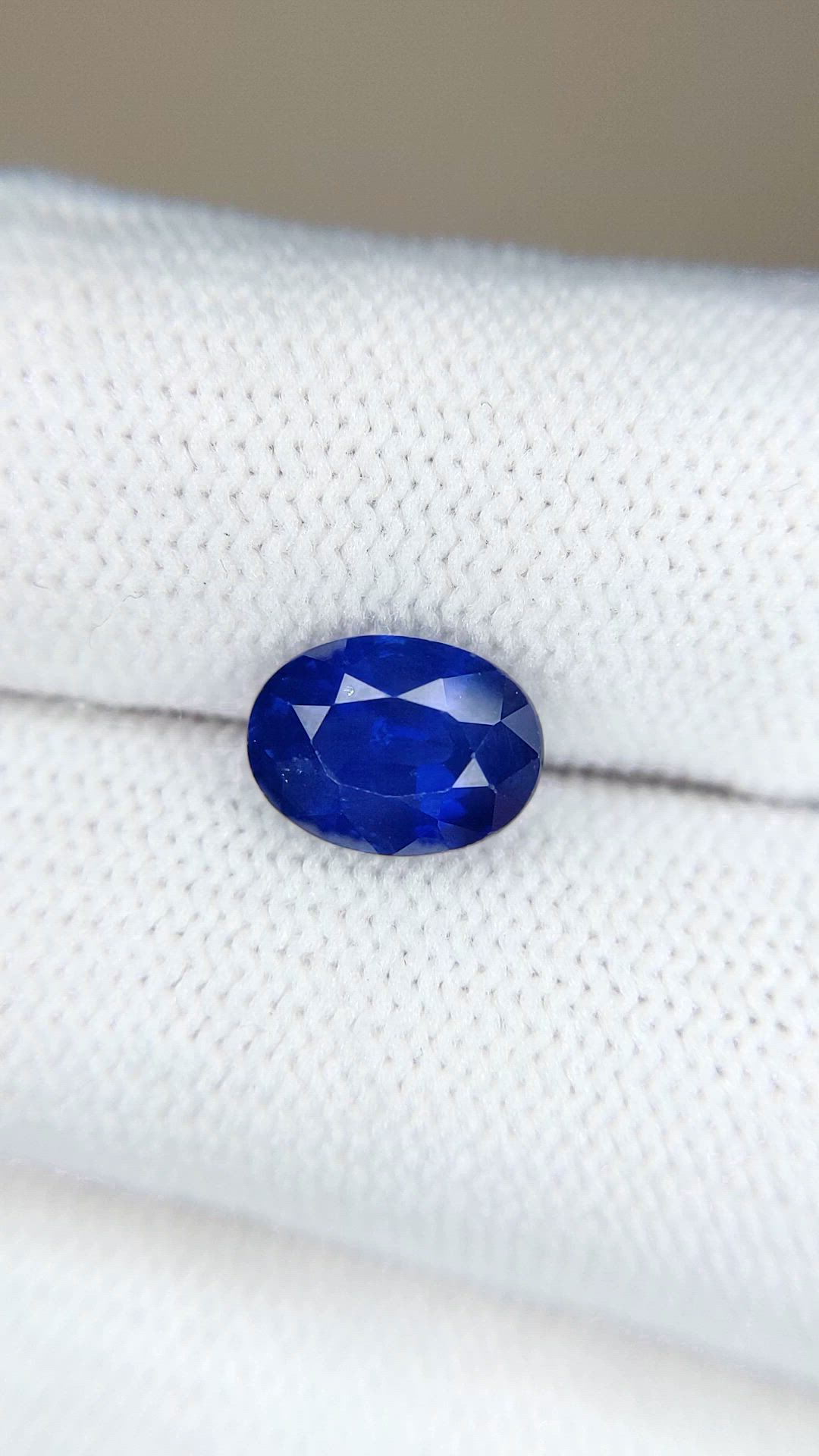 2.41 Ct. Blue Sapphire from Ceylon (Sri Lanka) Size Video