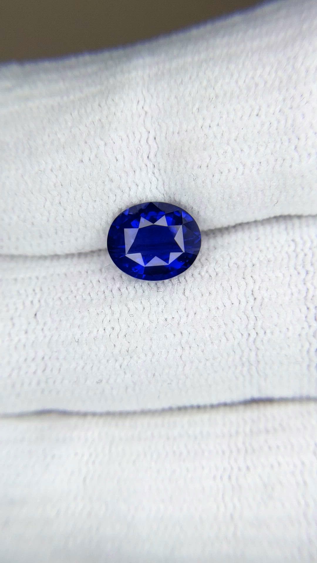 2.21 Ct. Blue Sapphire from Ceylon (Sri Lanka) Size Video