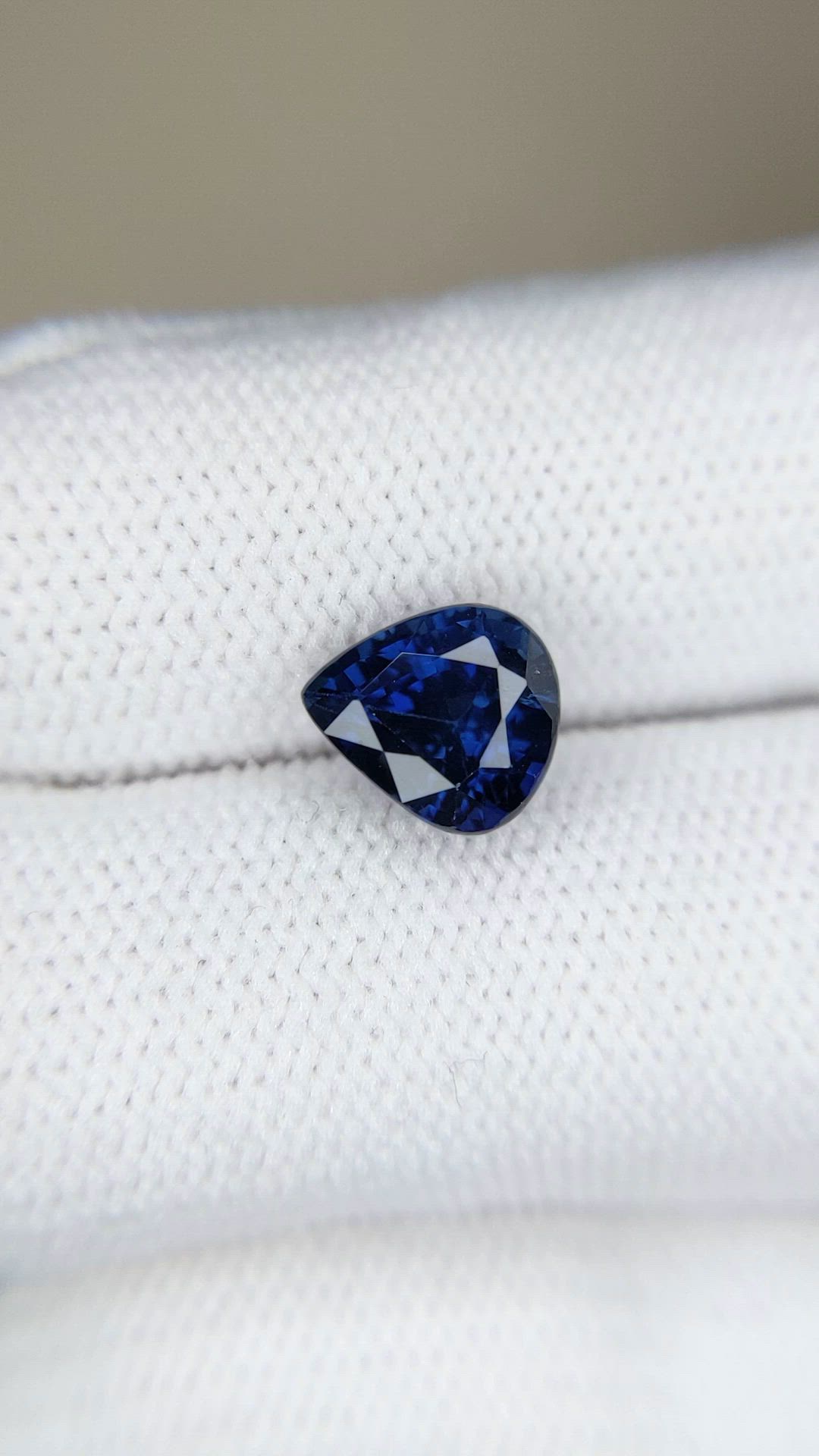 2.34 Ct. Blue Sapphire from Ceylon (Sri Lanka) Size Video