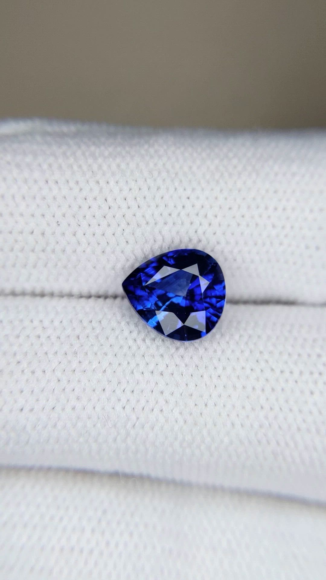 2.55 Ct. Blue Sapphire from Ceylon (Sri Lanka) Size Video