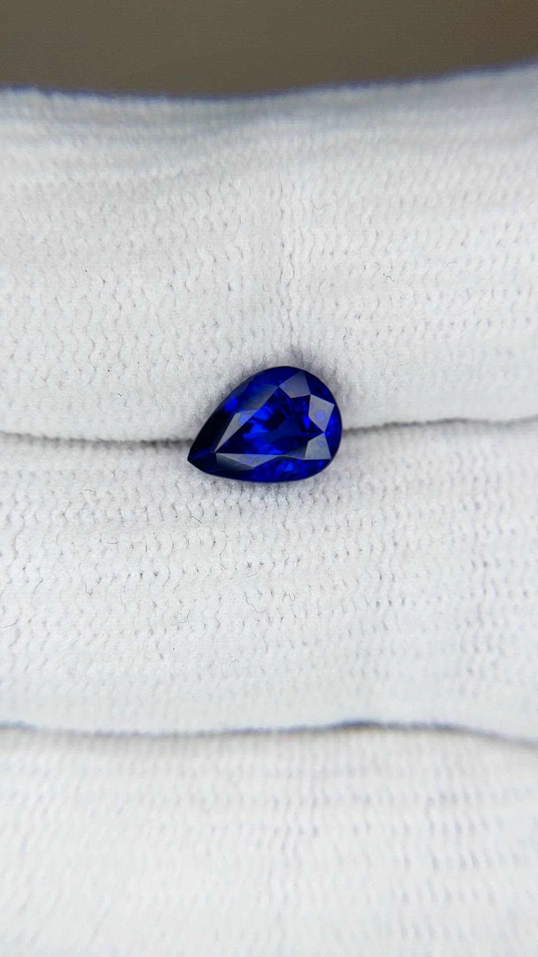 2.00 Ct. Blue Sapphire from Ceylon (Sri Lanka) Size Video