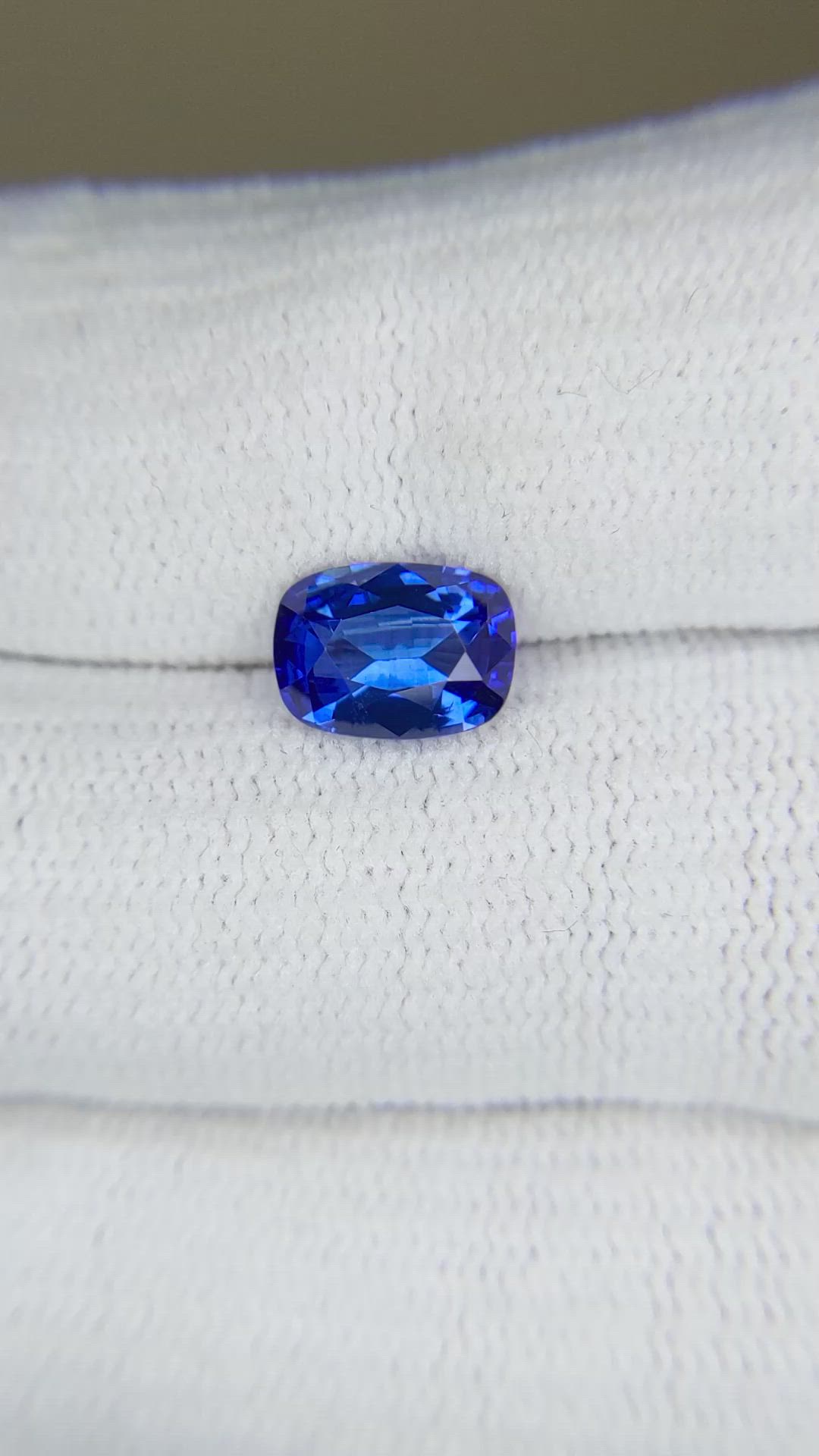 2.14 Ct. Blue Sapphire from Ceylon (Sri Lanka) Size Video