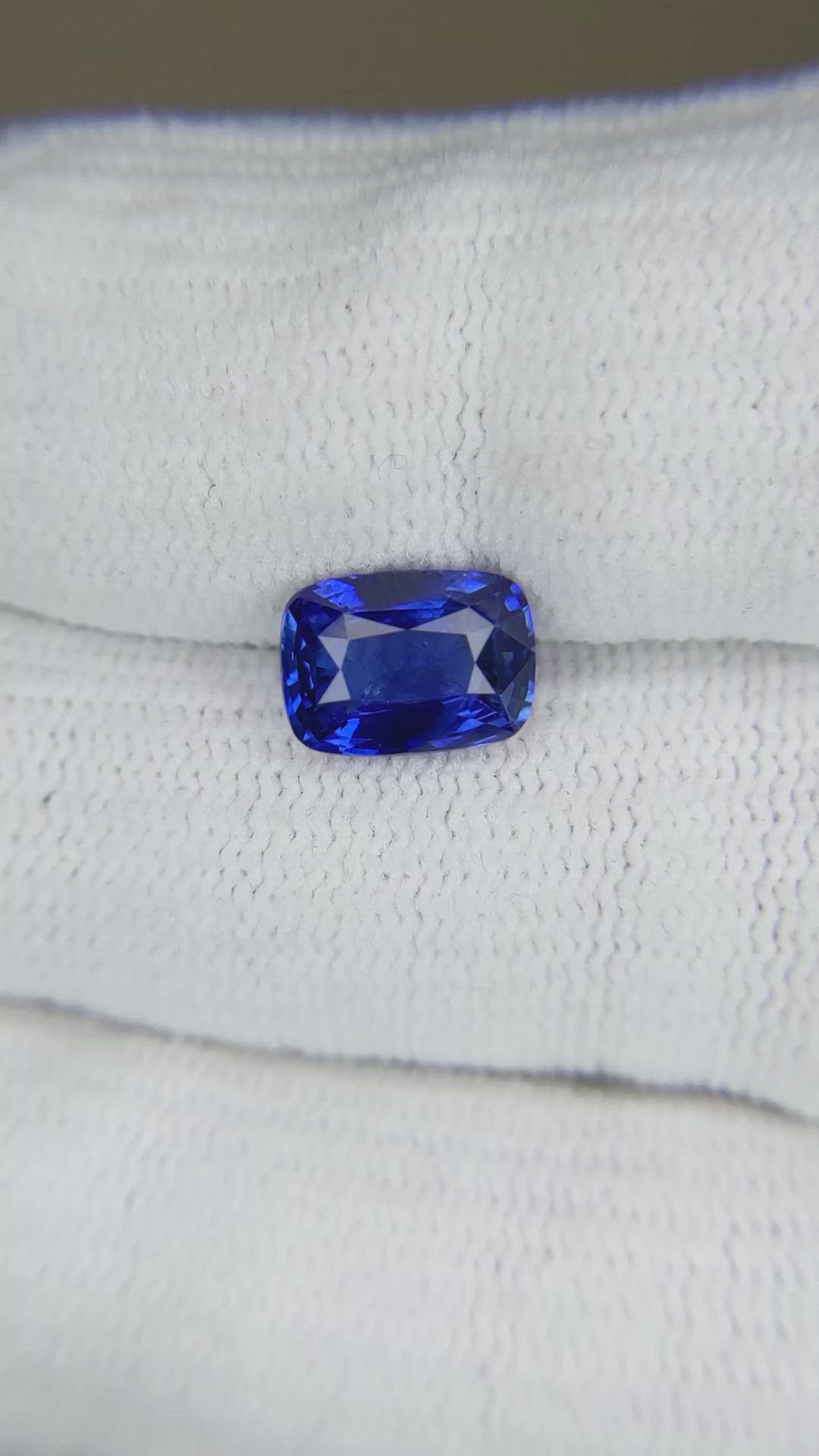 2.62 Ct. Blue Sapphire from Ceylon (Sri Lanka) Size Video