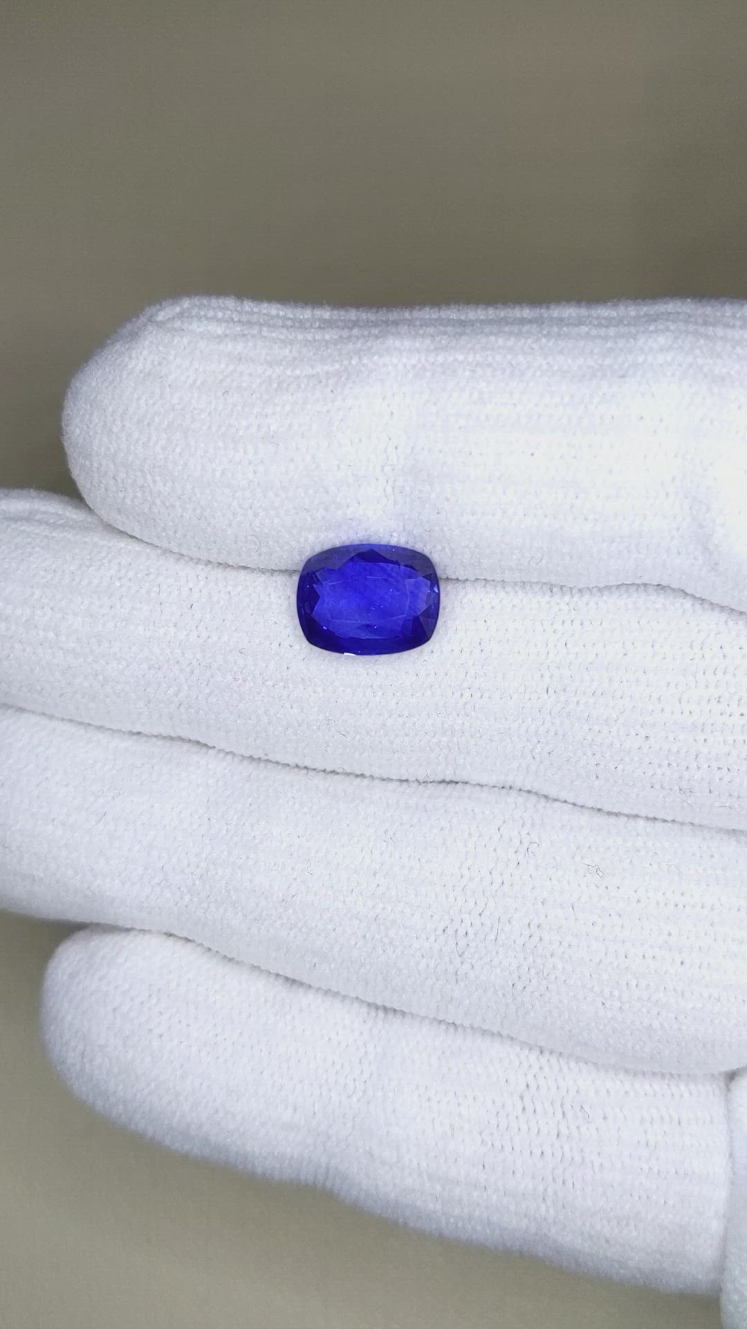 2.91 Ct. Blue Sapphire from Ceylon (Sri Lanka) Size Video
