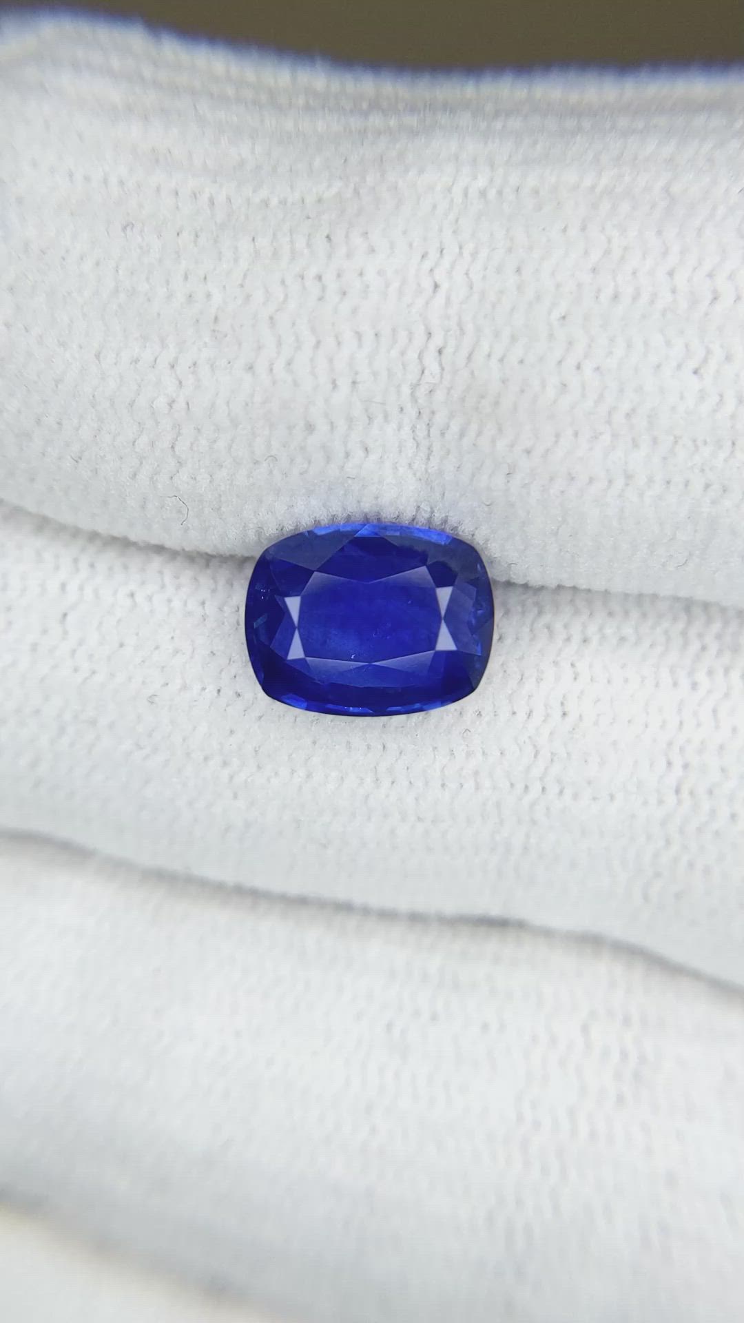 2.91 Ct. Blue Sapphire from Ceylon (Sri Lanka) Size Video