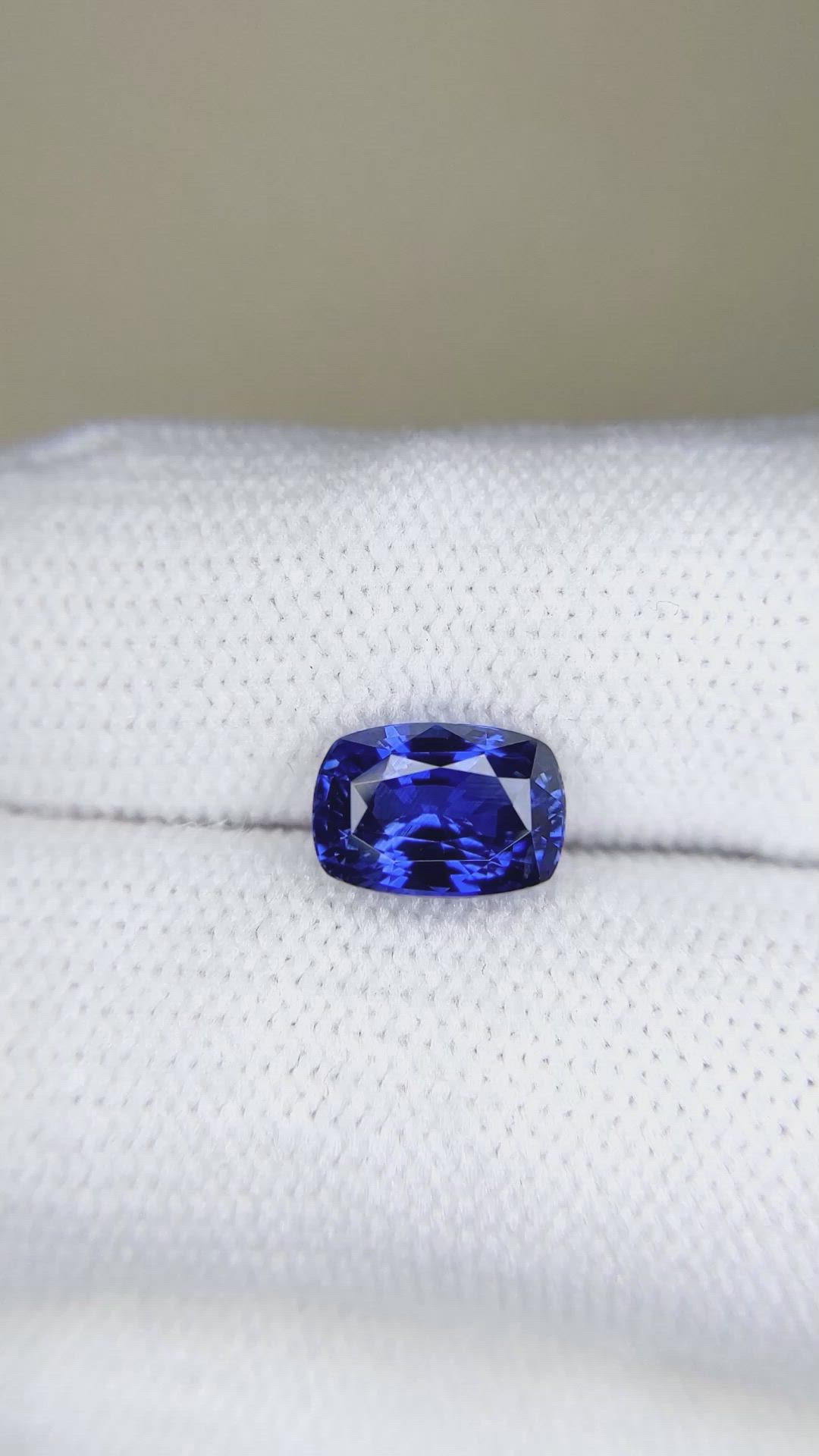 2.71 Ct. Blue Sapphire from Ceylon (Sri Lanka) Size Video