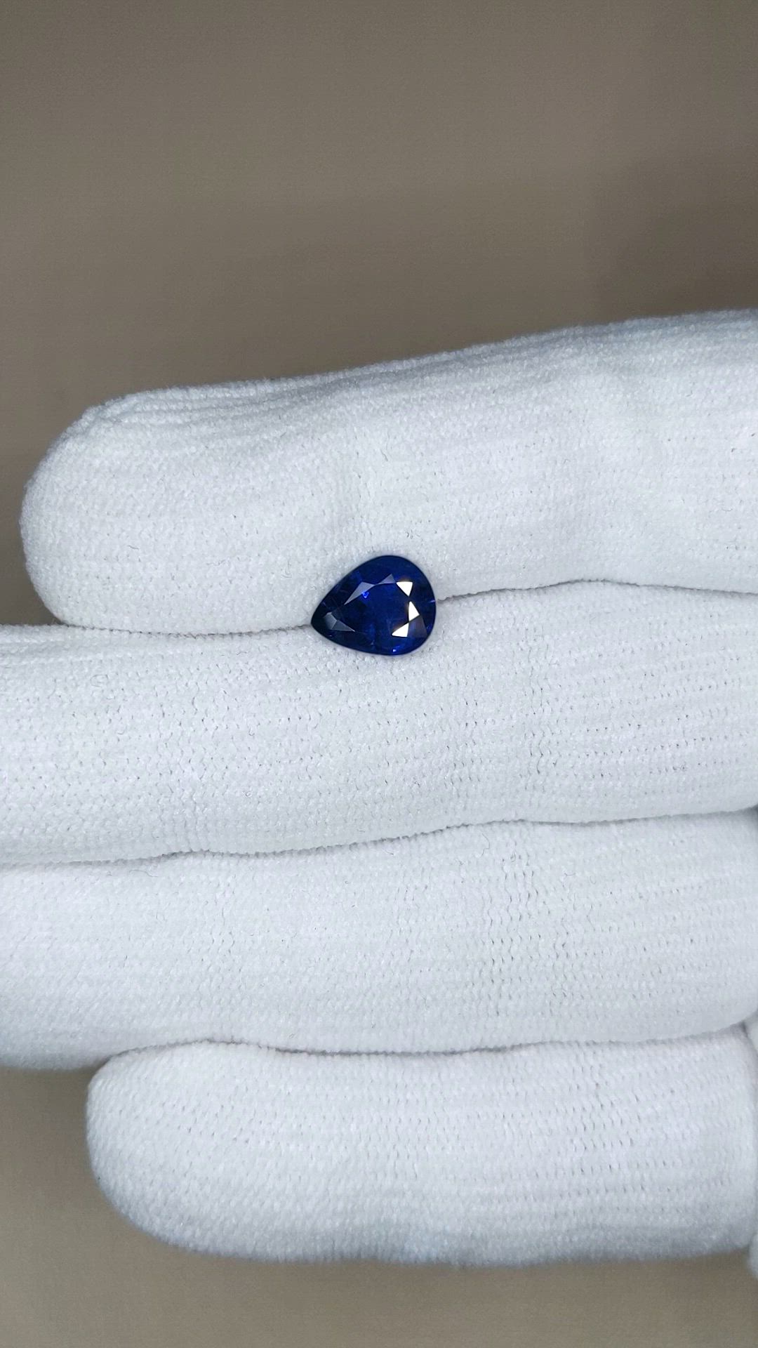 2.26 Ct. Blue Sapphire from Ceylon (Sri Lanka) Size Video
