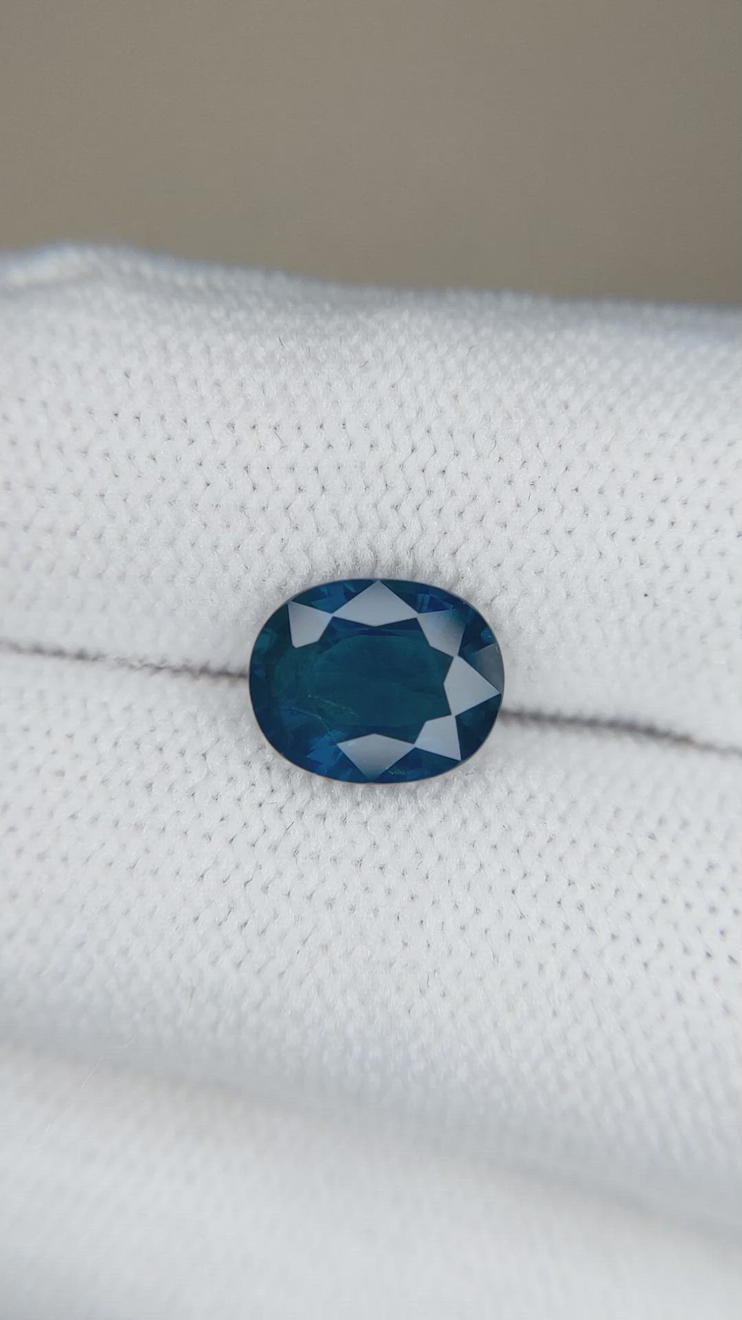 2.67 Ct. Blue Sapphire from Ceylon (Sri Lanka) Size Video