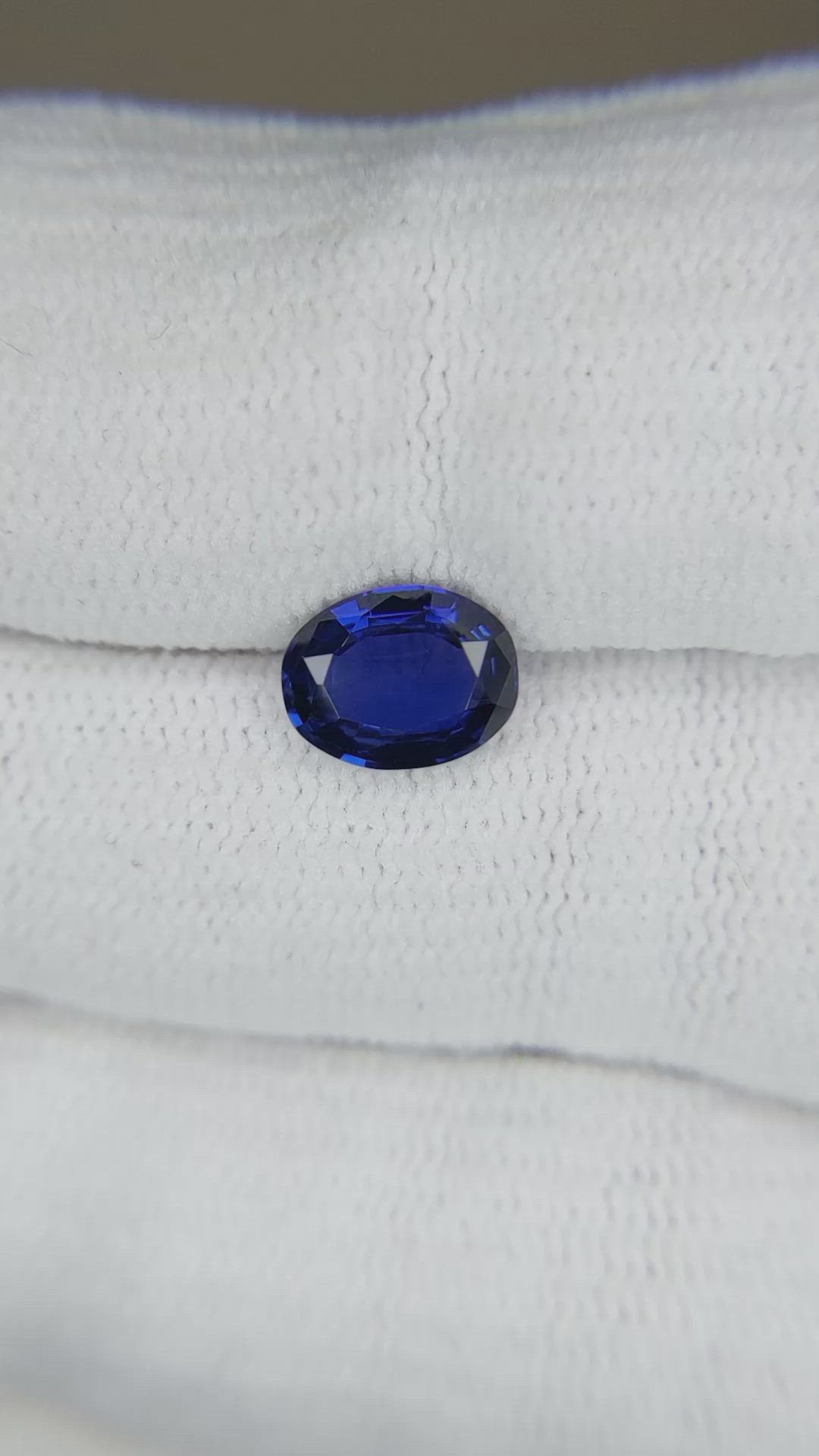 1.78 Ct. Blue Sapphire from Ceylon (Sri Lanka) Size Video