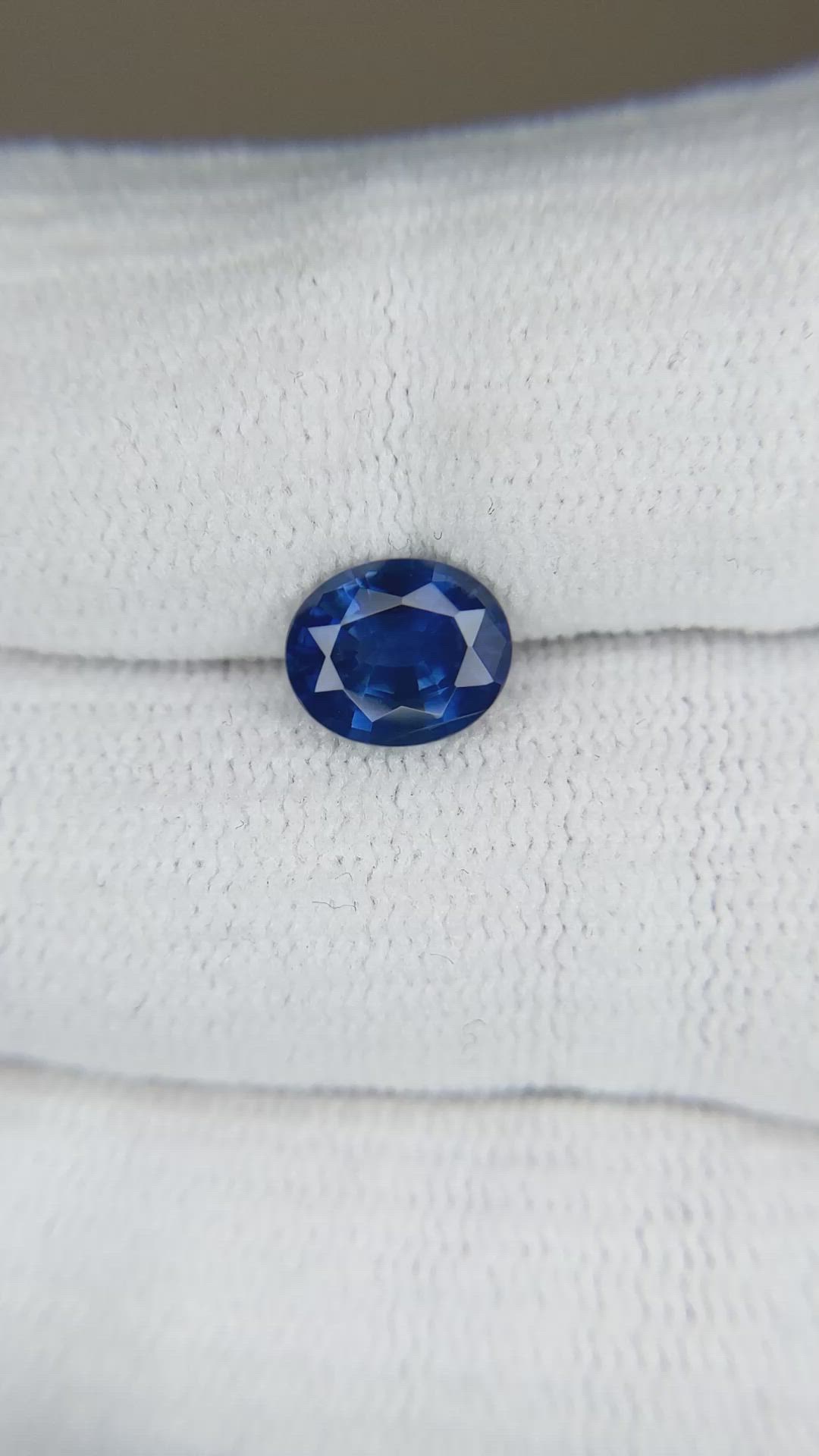 1.86 Ct. Blue Sapphire from Ceylon (Sri Lanka) Size Video