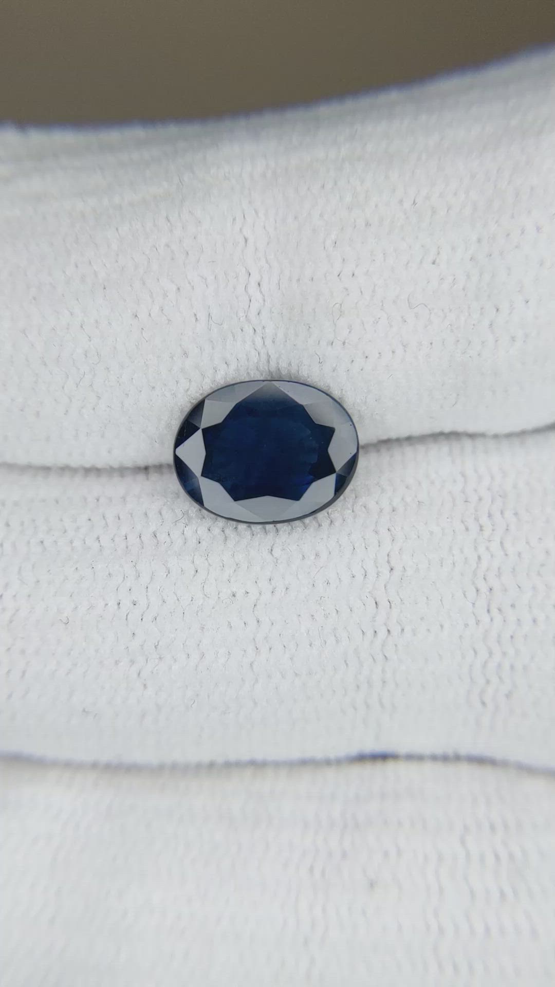 2.37 Ct. Blue Sapphire from Ceylon (Sri Lanka) Size Video