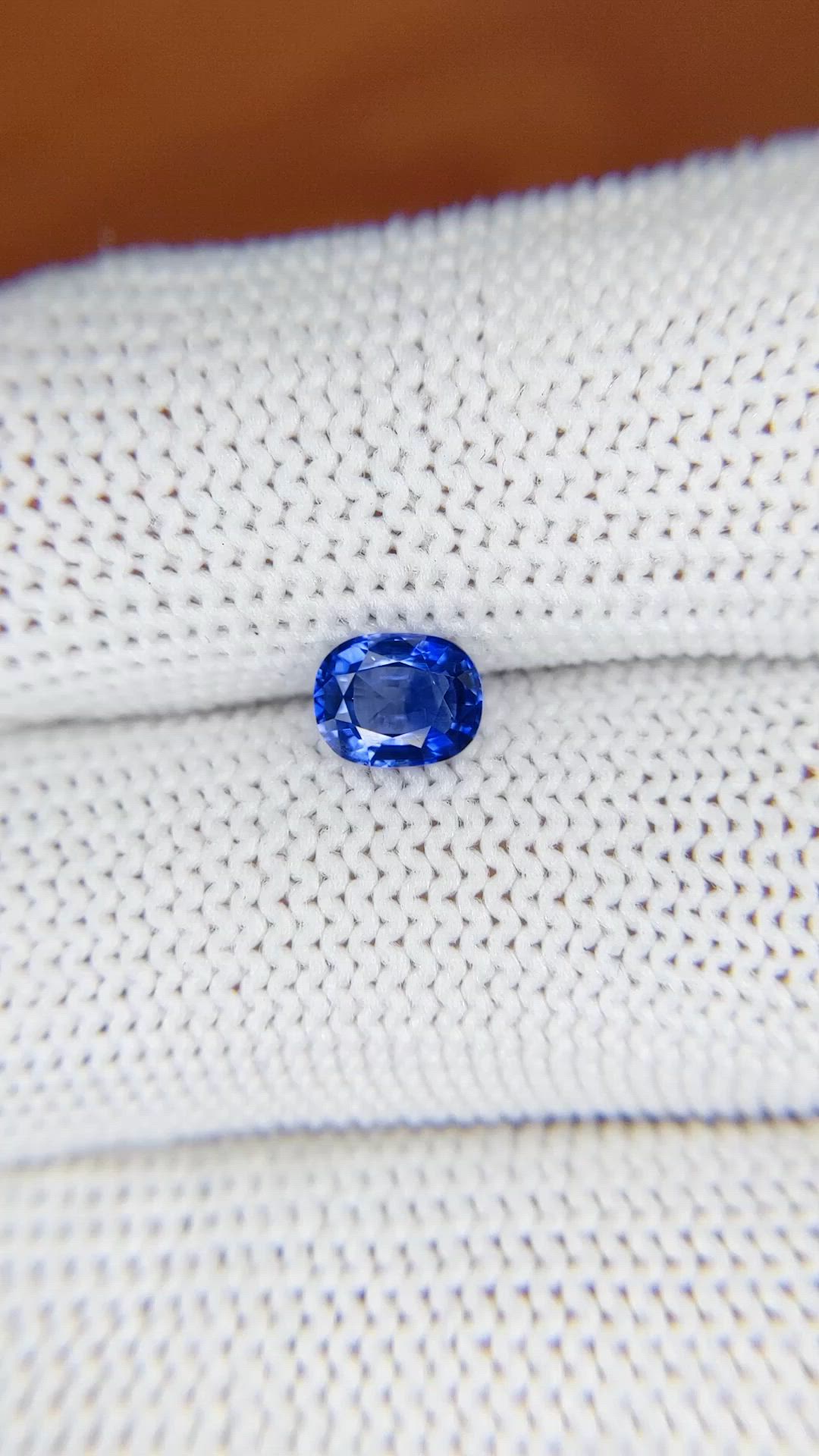 0.76 Ct. Blue Sapphire from Ceylon (Sri Lanka) Size Video