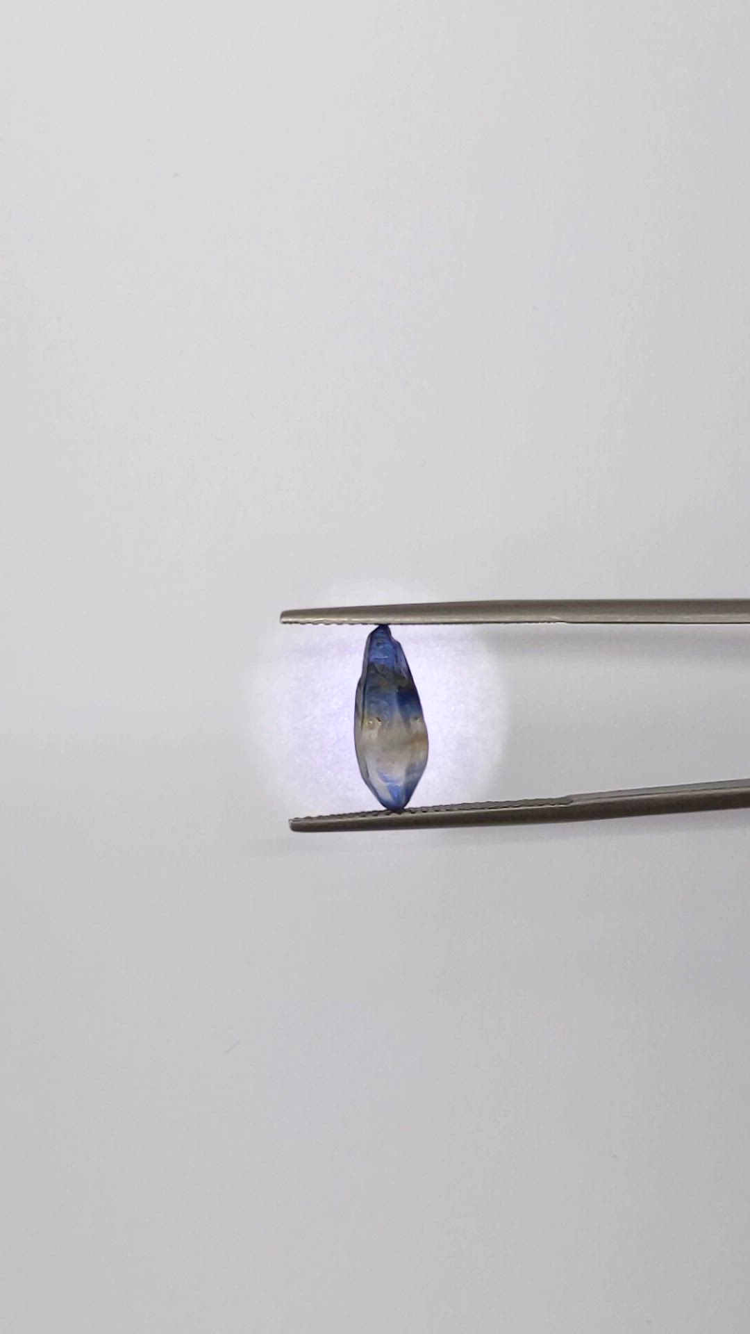 2.74 Ct. Bi Color / Parti Sapphire from Ceylon (Sri Lanka) Size Video
